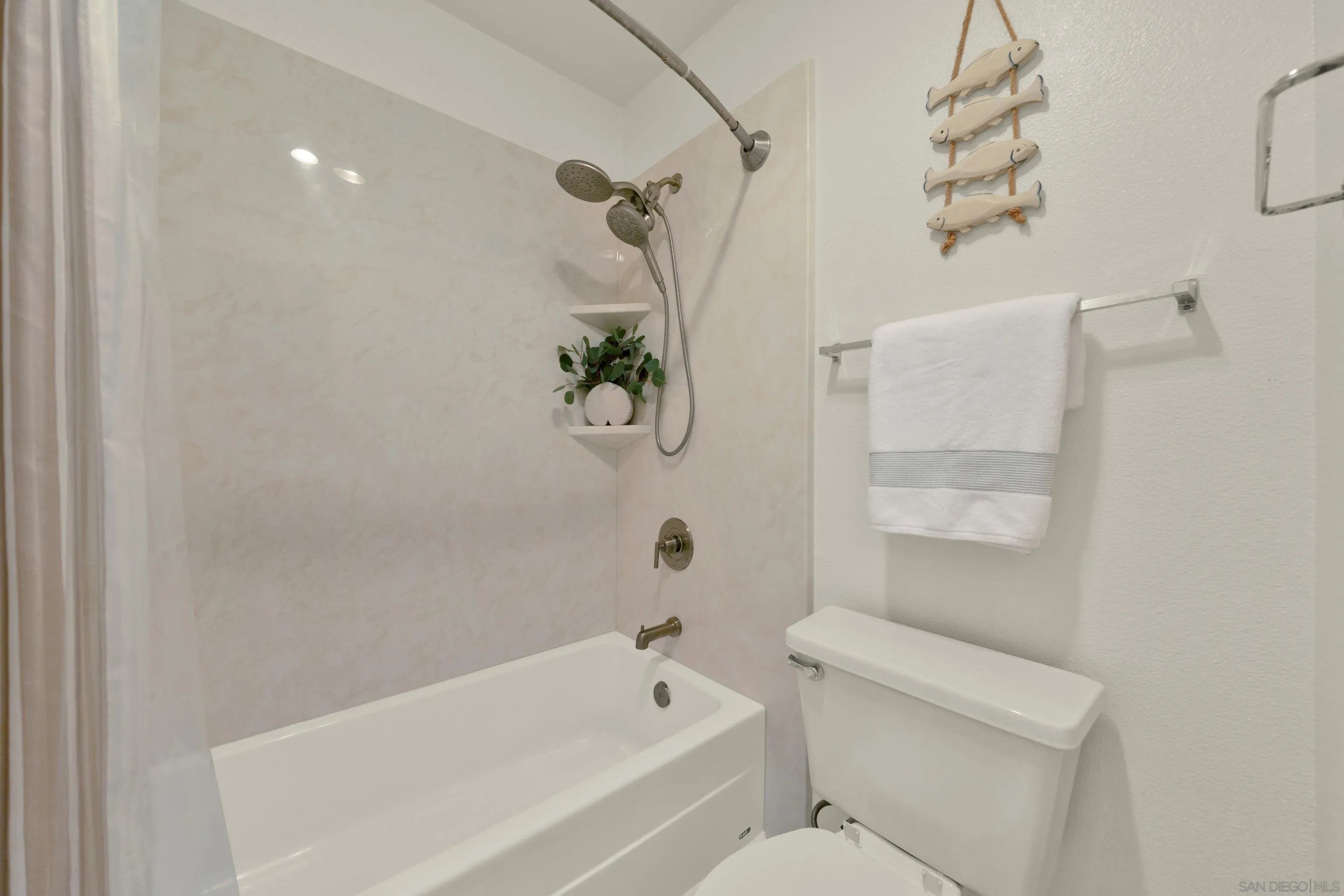 https://cdn.realtyfeed.com/cdn/127/260018540/1df6ad0c430843a5b6a94df9efe2a883.webp