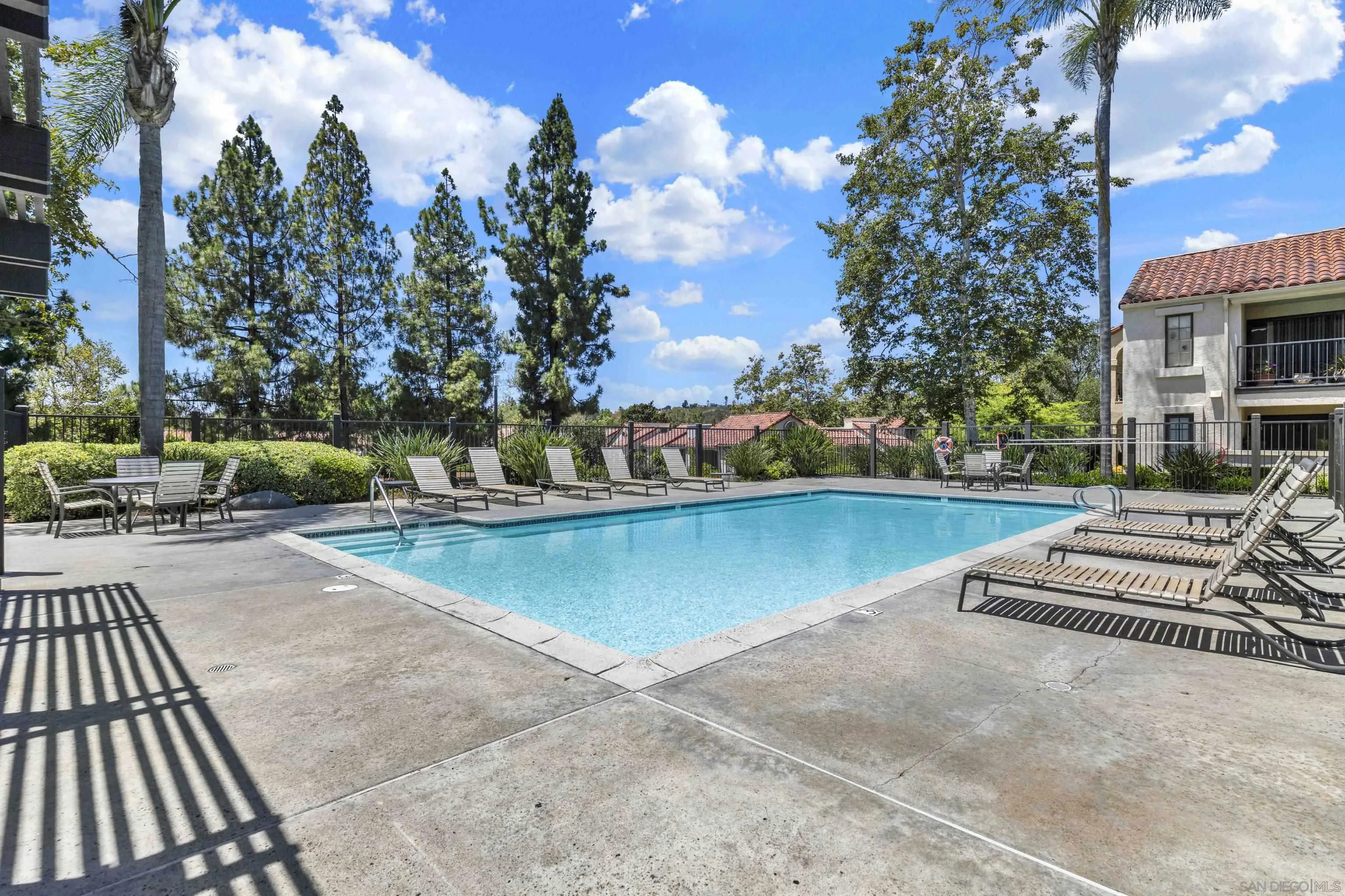 https://cdn.realtyfeed.com/cdn/127/260018540/72e08f460467f804ea45192cb626f7d6.webp