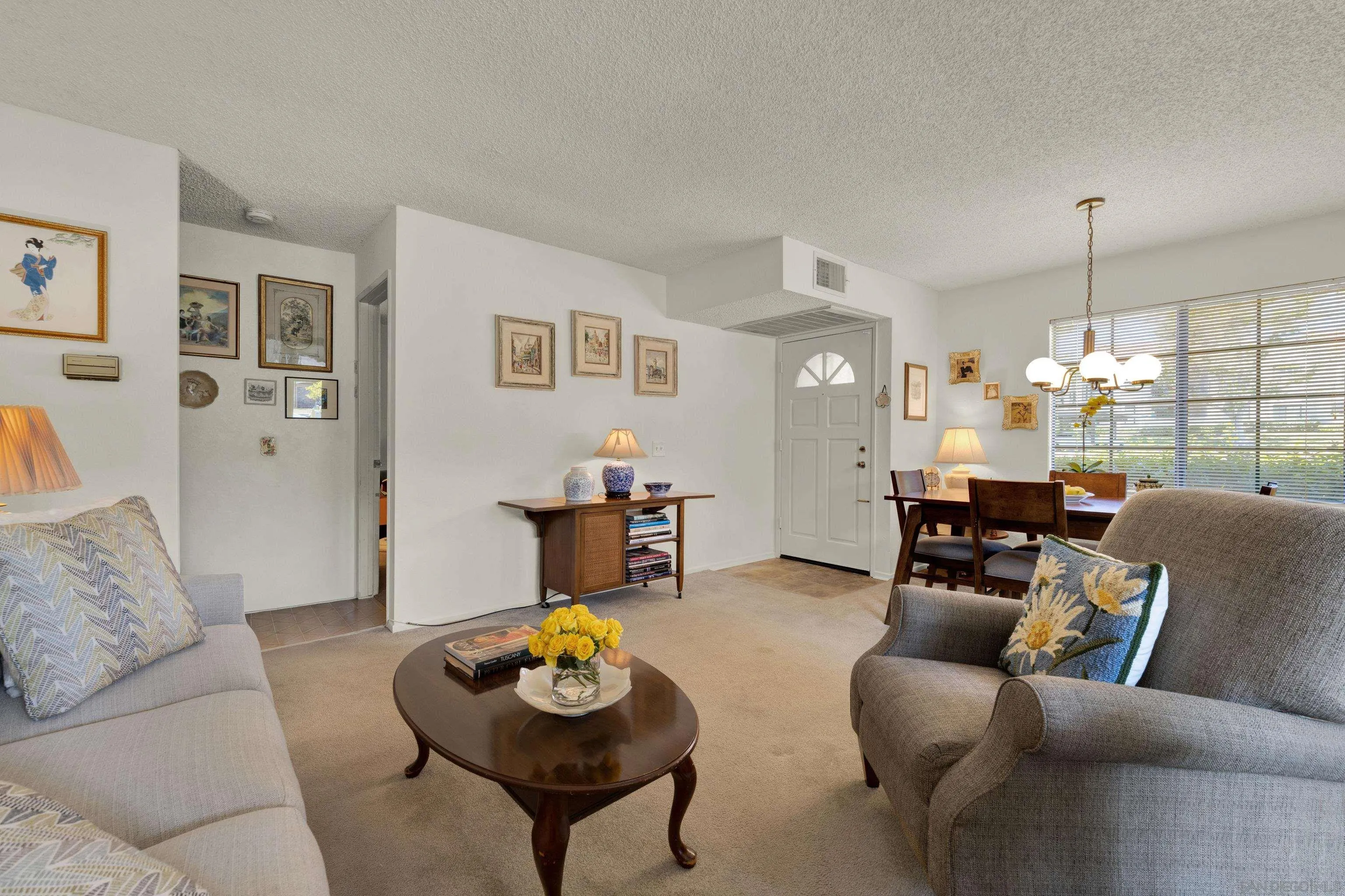 https://cdn.realtyfeed.com/cdn/127/260018540/8a0a4d2d04729e3ce51a81ccb44ab81b.webp