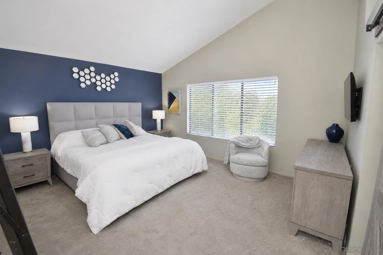 https://cdn.realtyfeed.com/cdn/127/260018541/22c2797e2c29b6f6da0c3d9ed5846744.webp