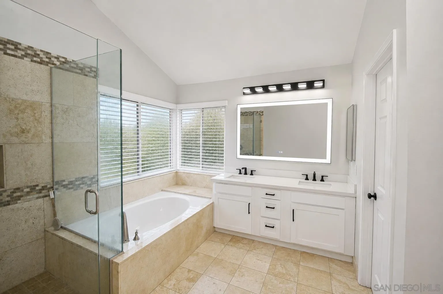 https://cdn.realtyfeed.com/cdn/127/260018541/4d502ed0cccb4965d3434424bab8e2fd.webp