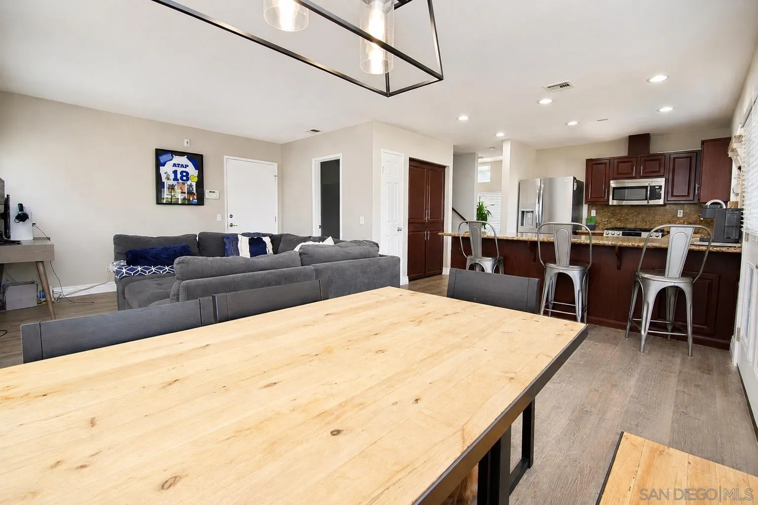 https://cdn.realtyfeed.com/cdn/127/260018541/728275b8cac0ac0a0a4b84f070493b5b.webp