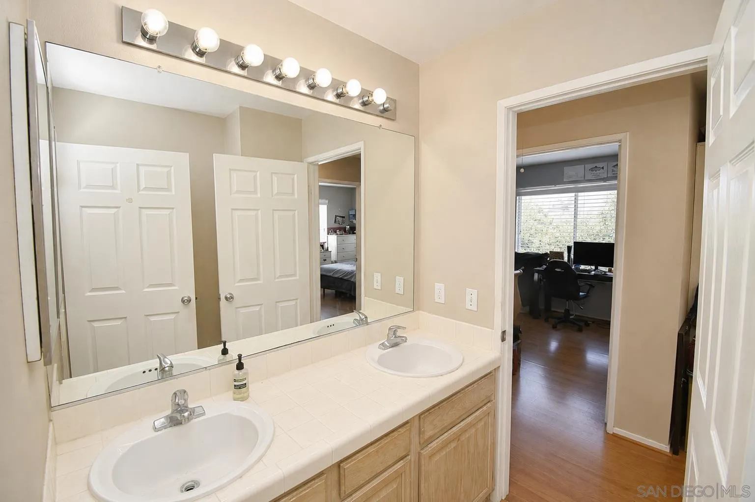 https://cdn.realtyfeed.com/cdn/127/260018541/98790969da015be1687f4aa666feaa0e.webp