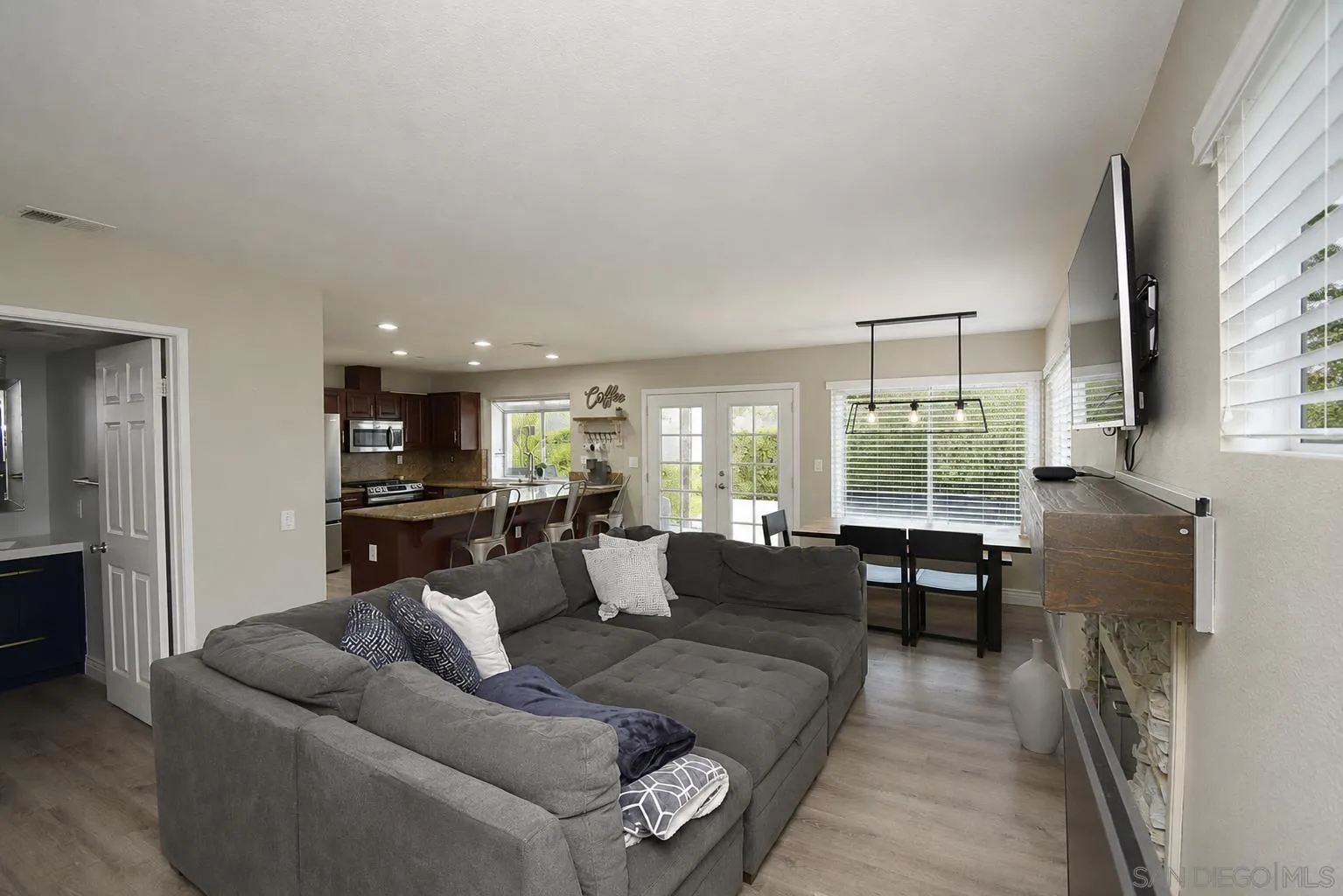 https://cdn.realtyfeed.com/cdn/127/260018541/a7f4fca6d2ee673d91f4f756e2e66579.webp