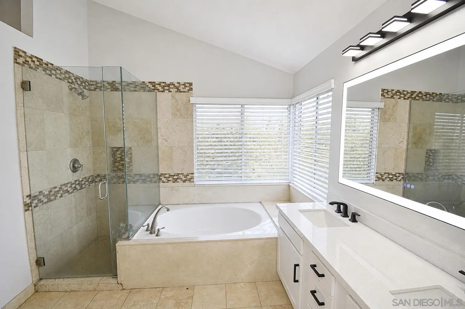 https://cdn.realtyfeed.com/cdn/127/260018541/b5b27a510d6bf210c80cf07e770affb2.webp