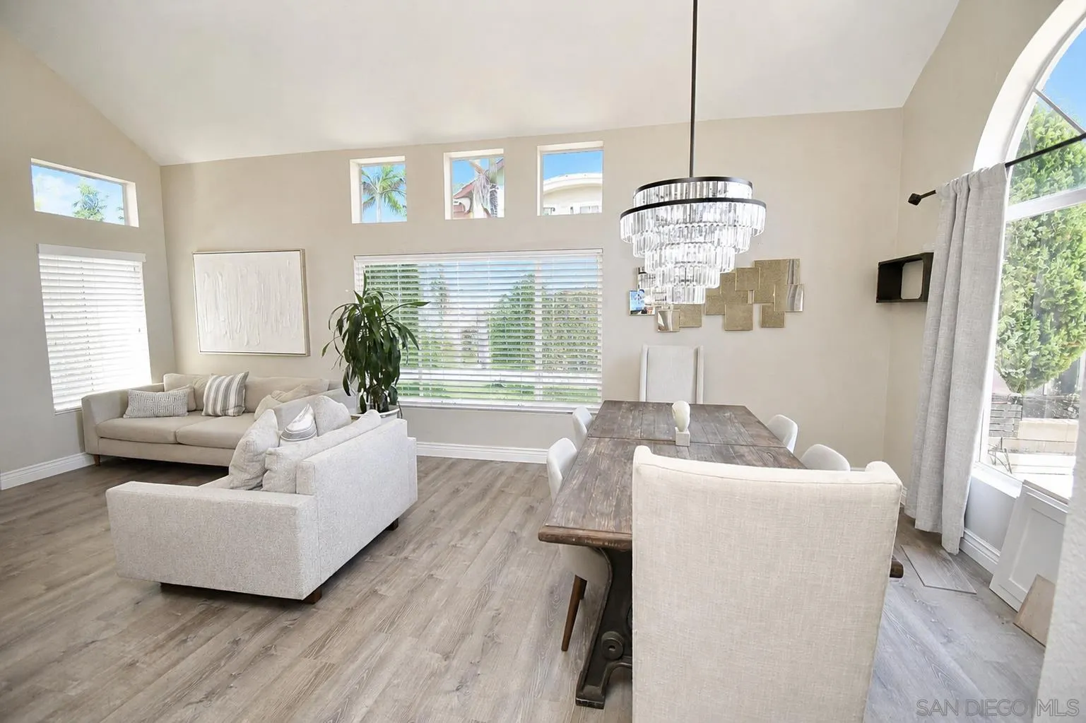 https://cdn.realtyfeed.com/cdn/127/260018541/f3d8ef6b2d7c6a32d24e1b35599f6142.webp