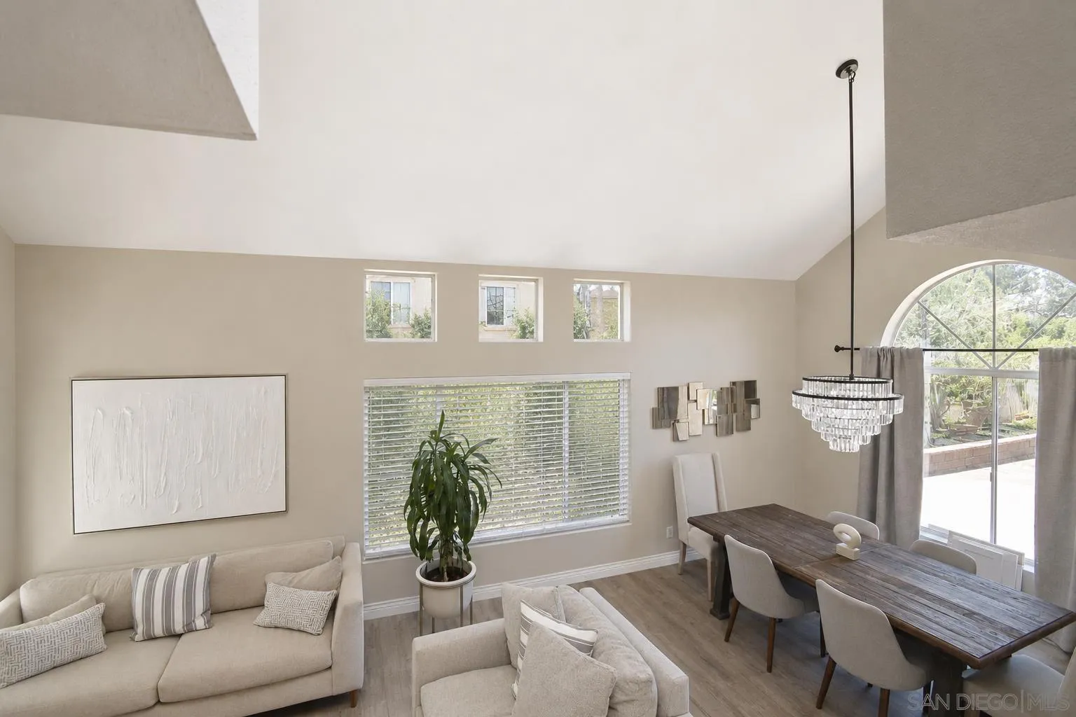 https://cdn.realtyfeed.com/cdn/127/260018541/f4c9d00c3a804c028600e3b65e64bde6.webp