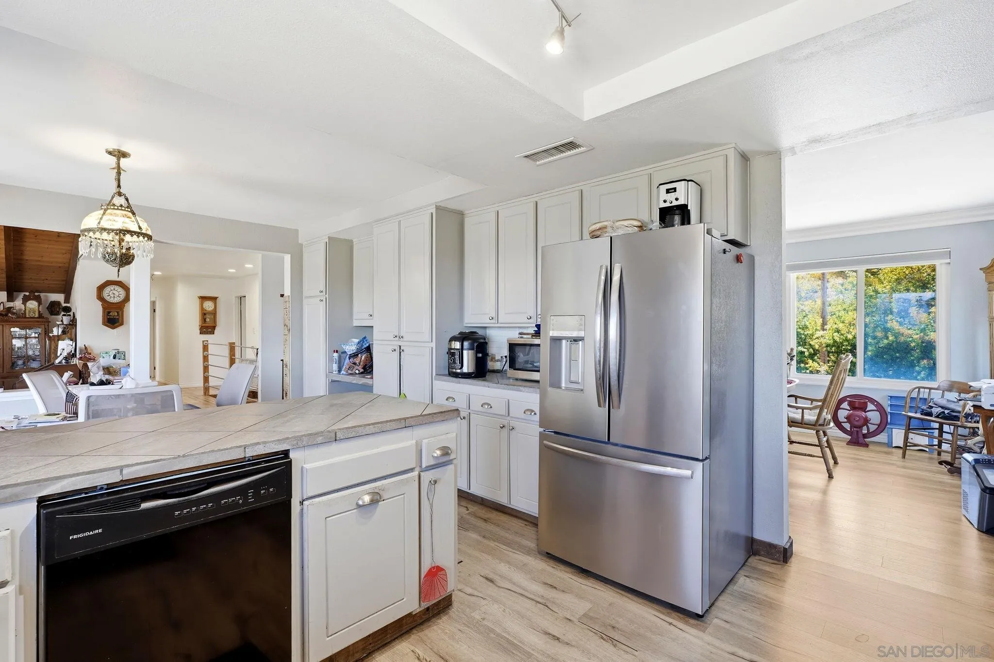 https://cdn.realtyfeed.com/cdn/127/260018543/2321415ba3fc60a1450cb0f00178e0ba.webp
