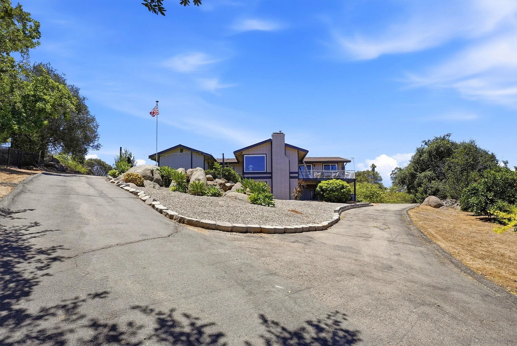 https://cdn.realtyfeed.com/cdn/127/260018543/917bc9ea2f81e070c023983602c1a163.webp