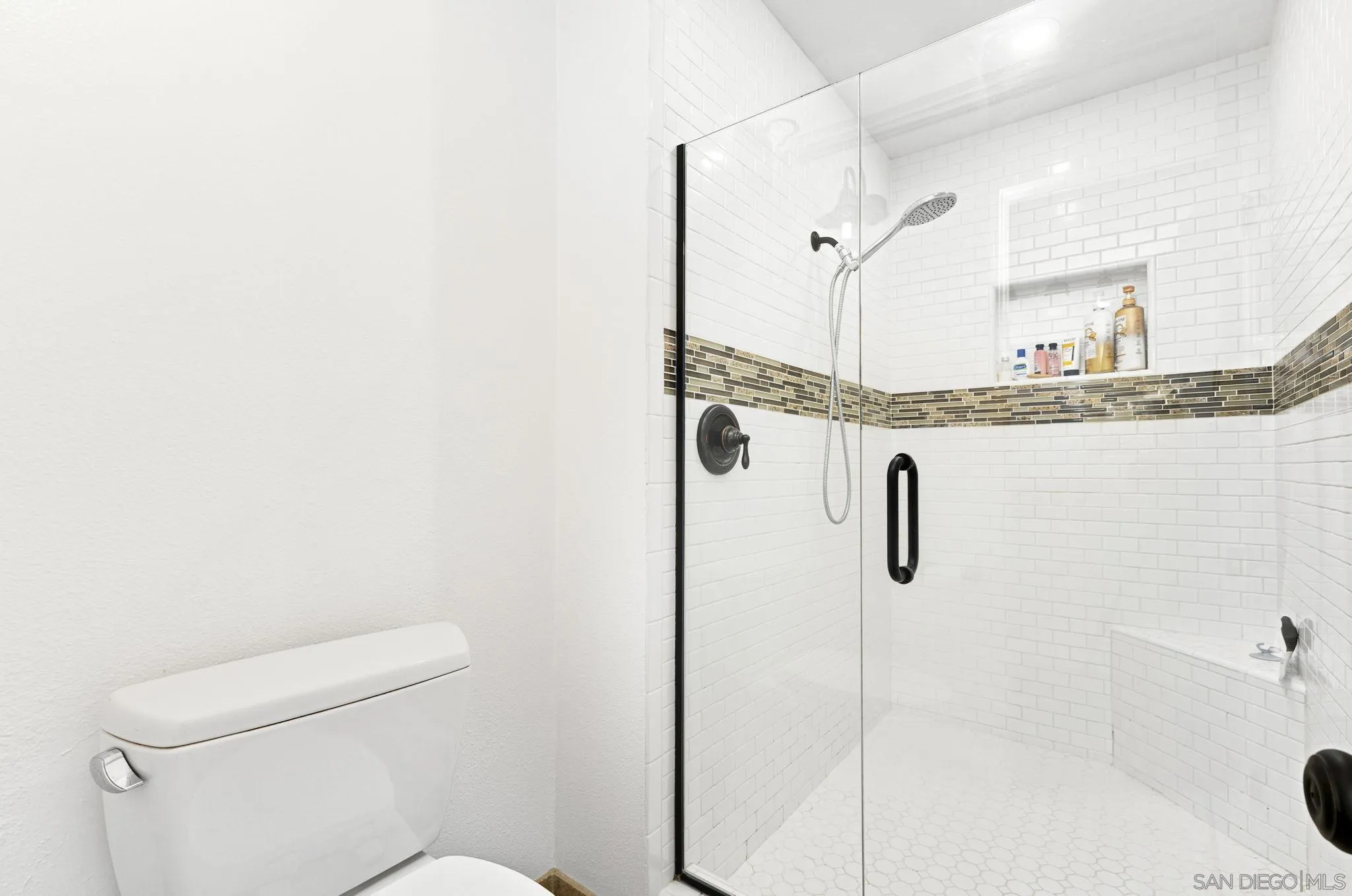 https://cdn.realtyfeed.com/cdn/127/260018544/bf38feb16c54b4810e3cbba547b47e09.webp