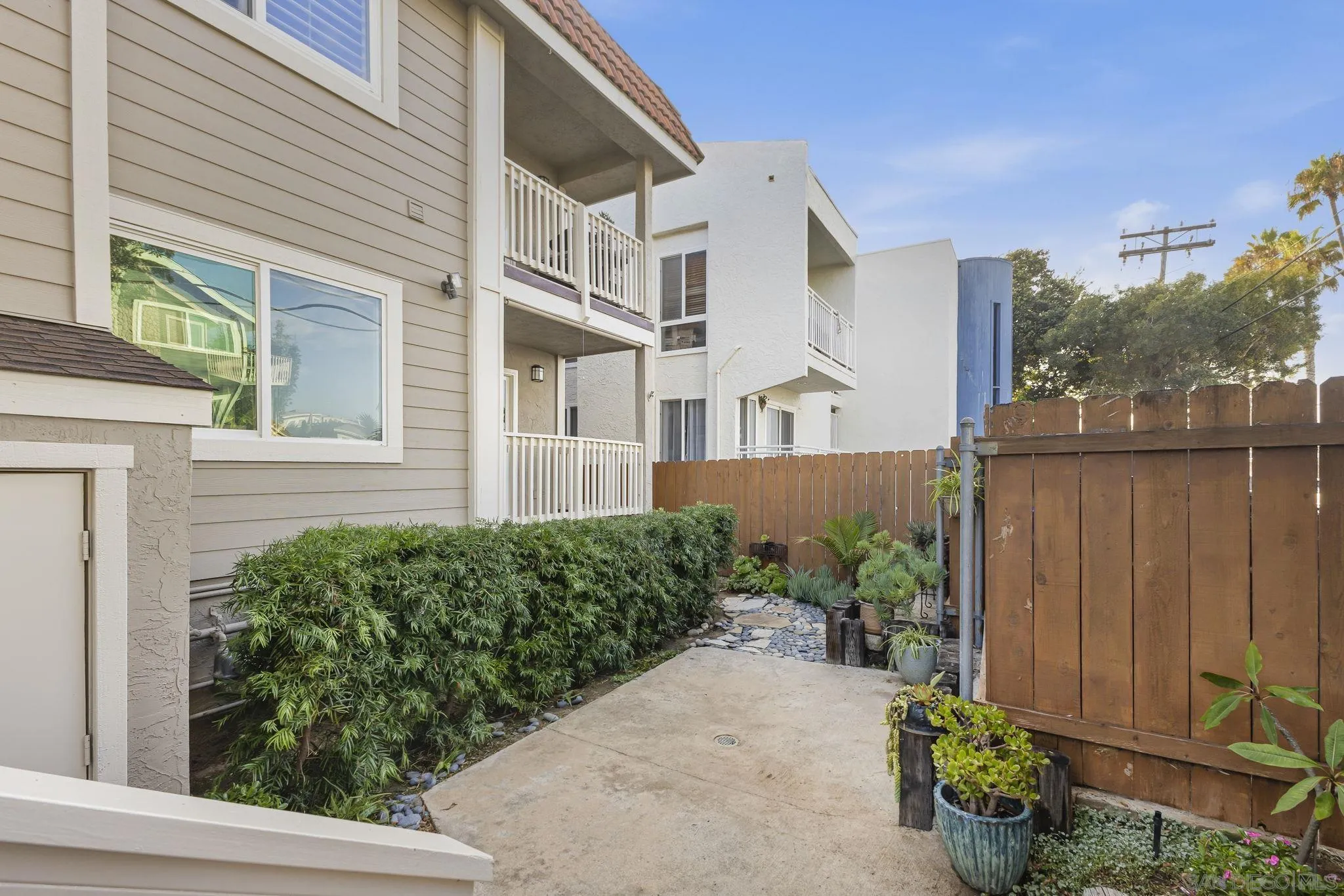 https://cdn.realtyfeed.com/cdn/127/260018544/d10b27f670c2a62c719a5c620470ed60.webp