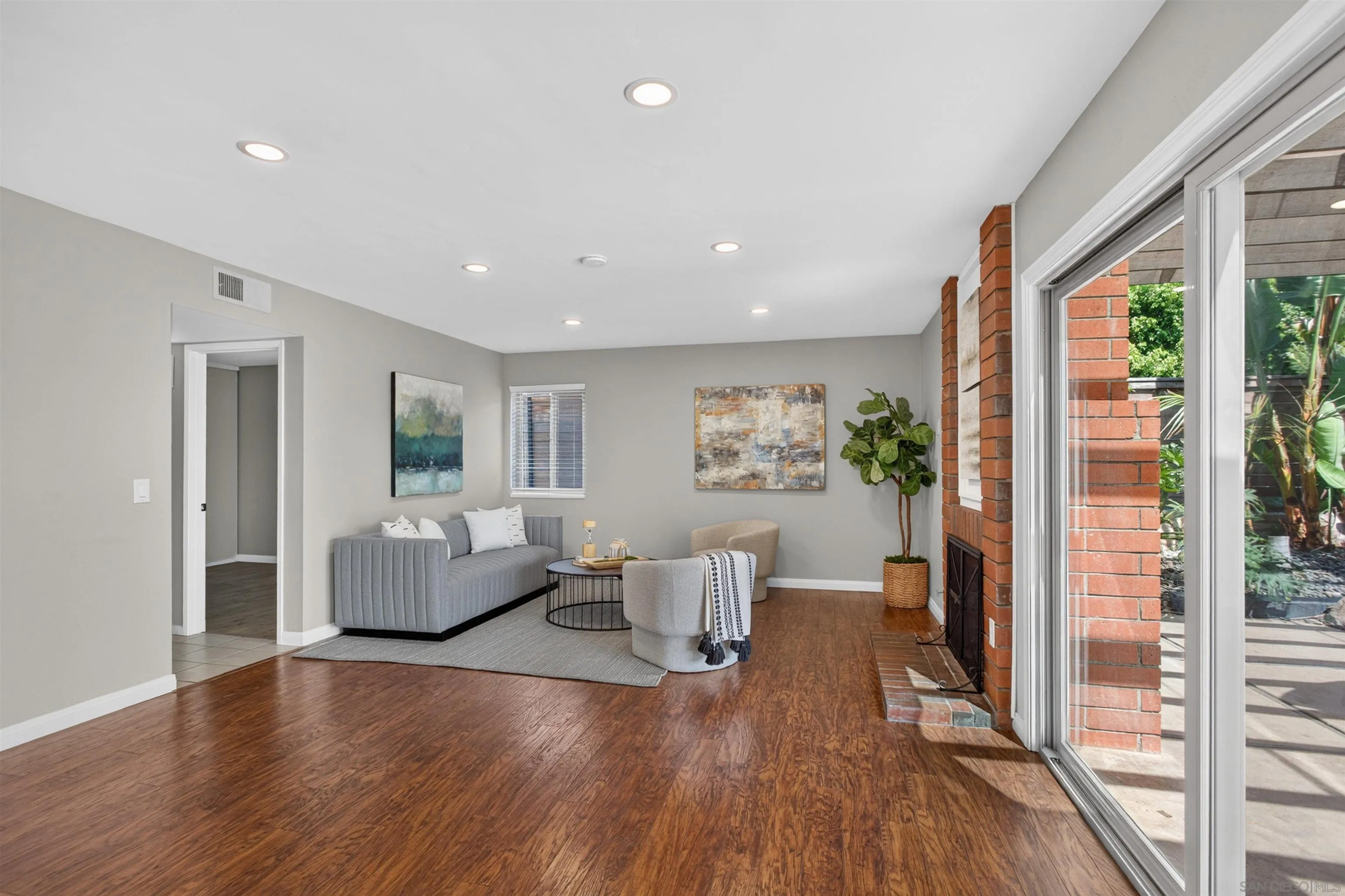 https://cdn.realtyfeed.com/cdn/127/260018546/38c9574edf90b986c82818db39b2d975.webp