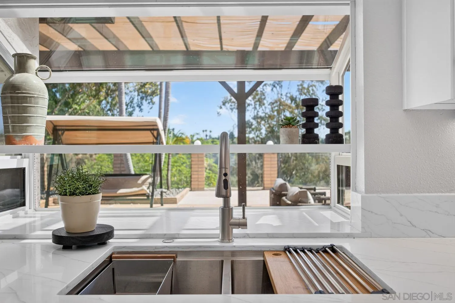 https://cdn.realtyfeed.com/cdn/127/260018546/a3f7b112a95babfa5e39b3992fbbd16e.webp