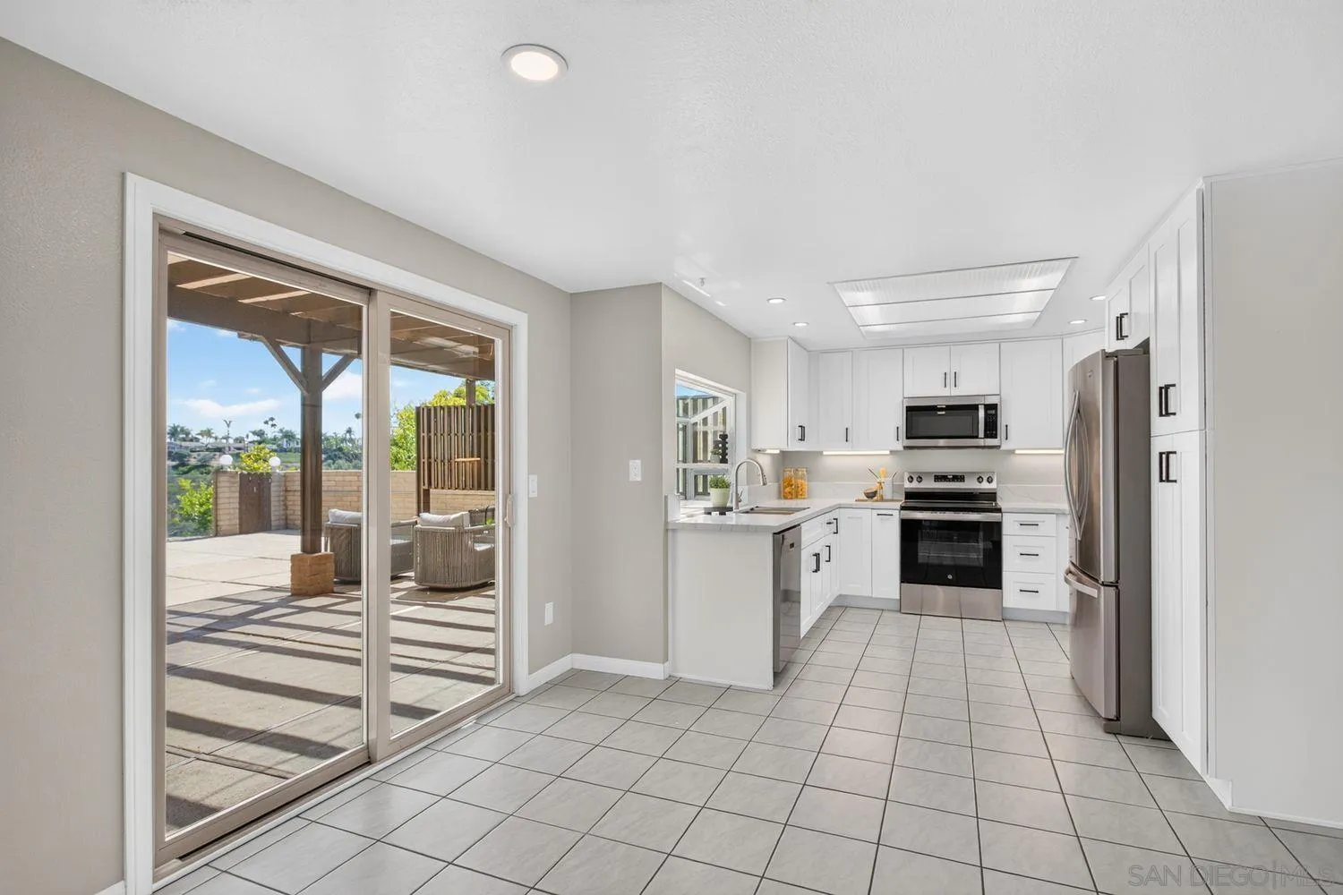 https://cdn.realtyfeed.com/cdn/127/260018546/e6f9d1b638dc0012ff860a9fbeab8c39.webp