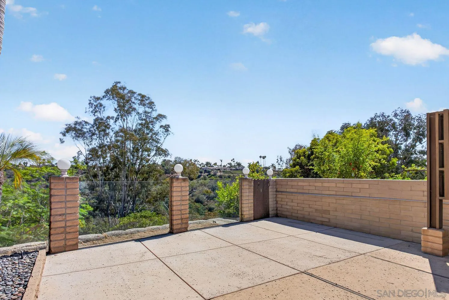 https://cdn.realtyfeed.com/cdn/127/260018546/f550e9b1e8946d001226482222a64d61.webp