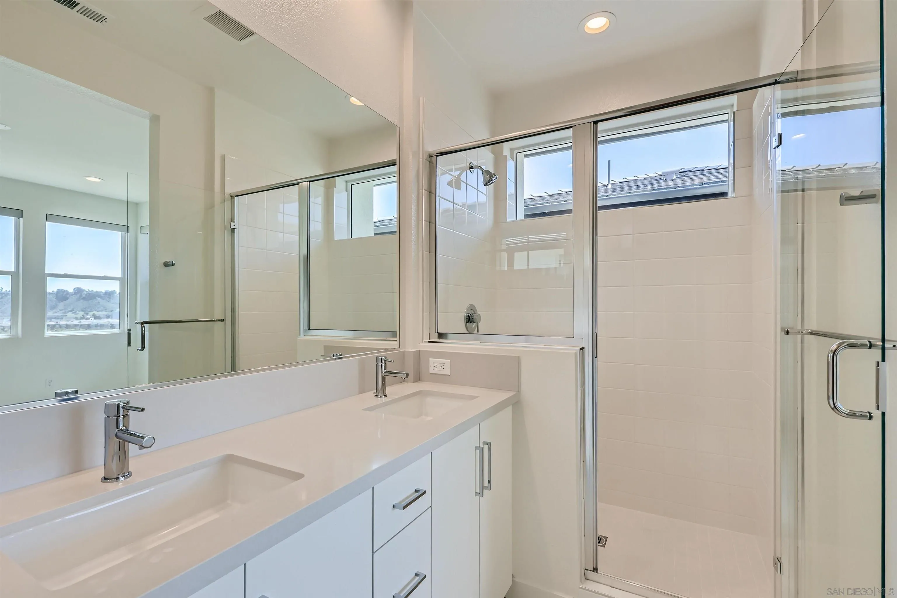 Photo #7: 260018547 Listing: Photo #7