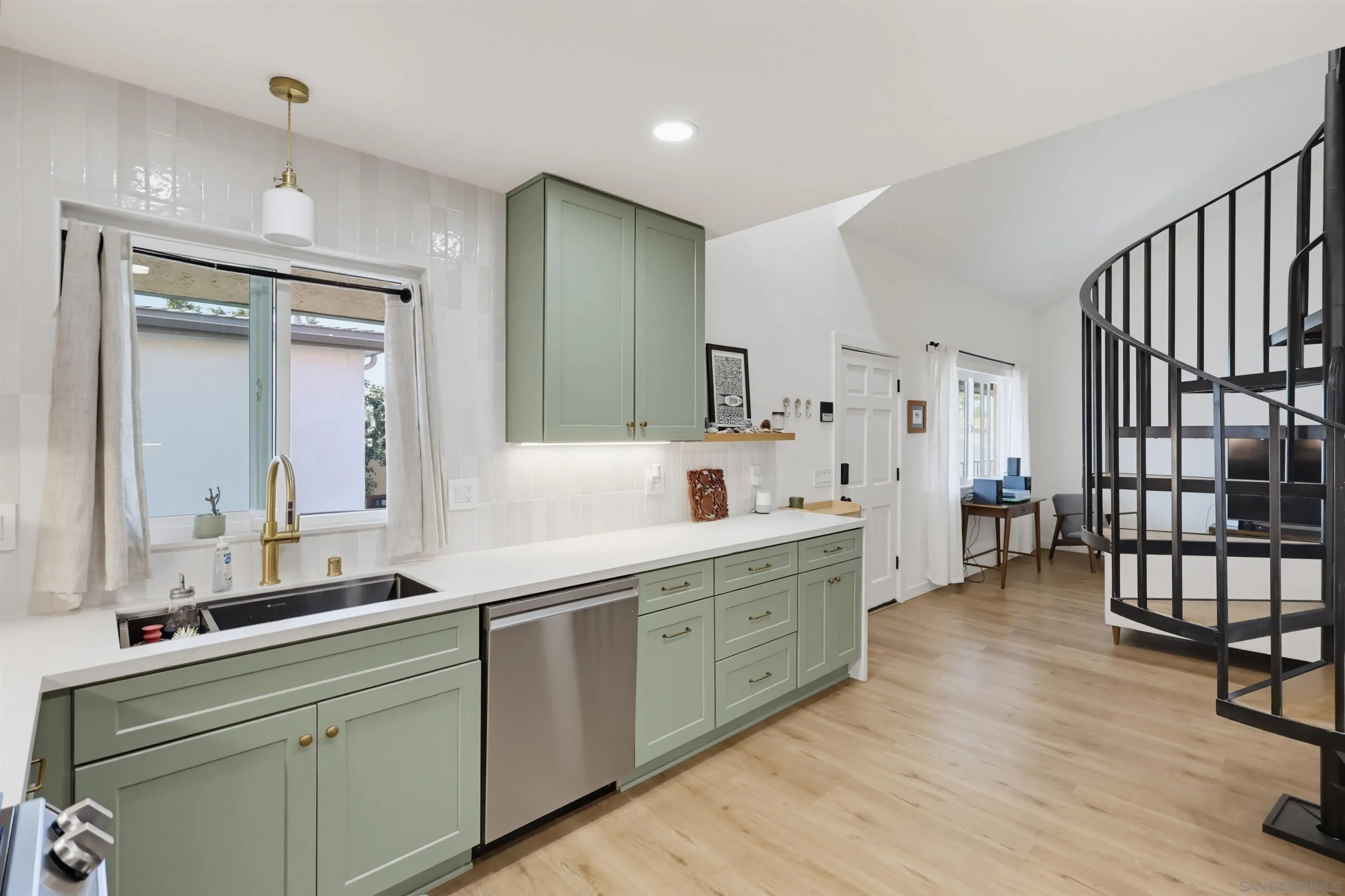 Photo #11: 260018553 Listing: Photo #11