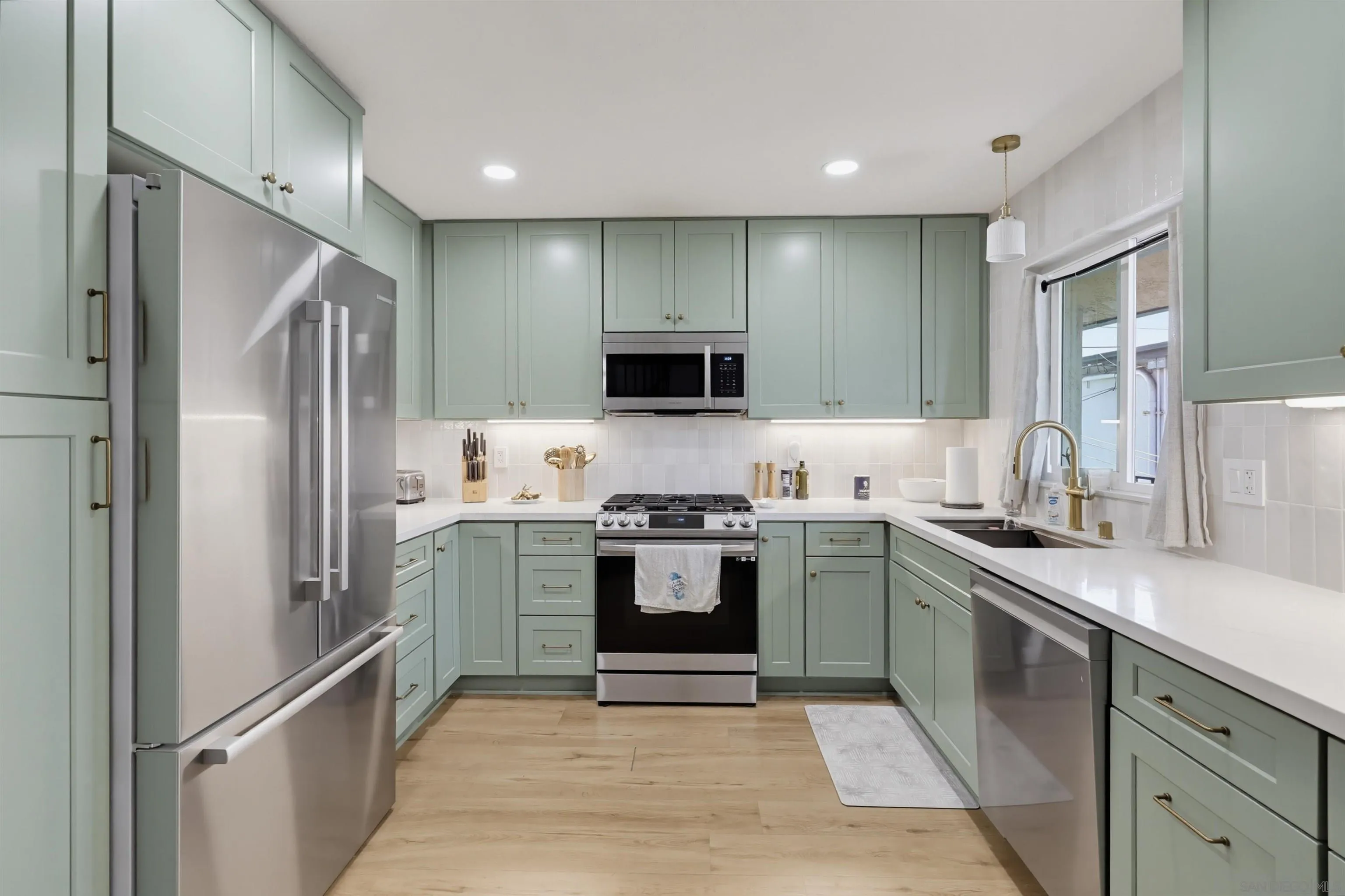 Photo #8: 260018553 Listing: Photo #8