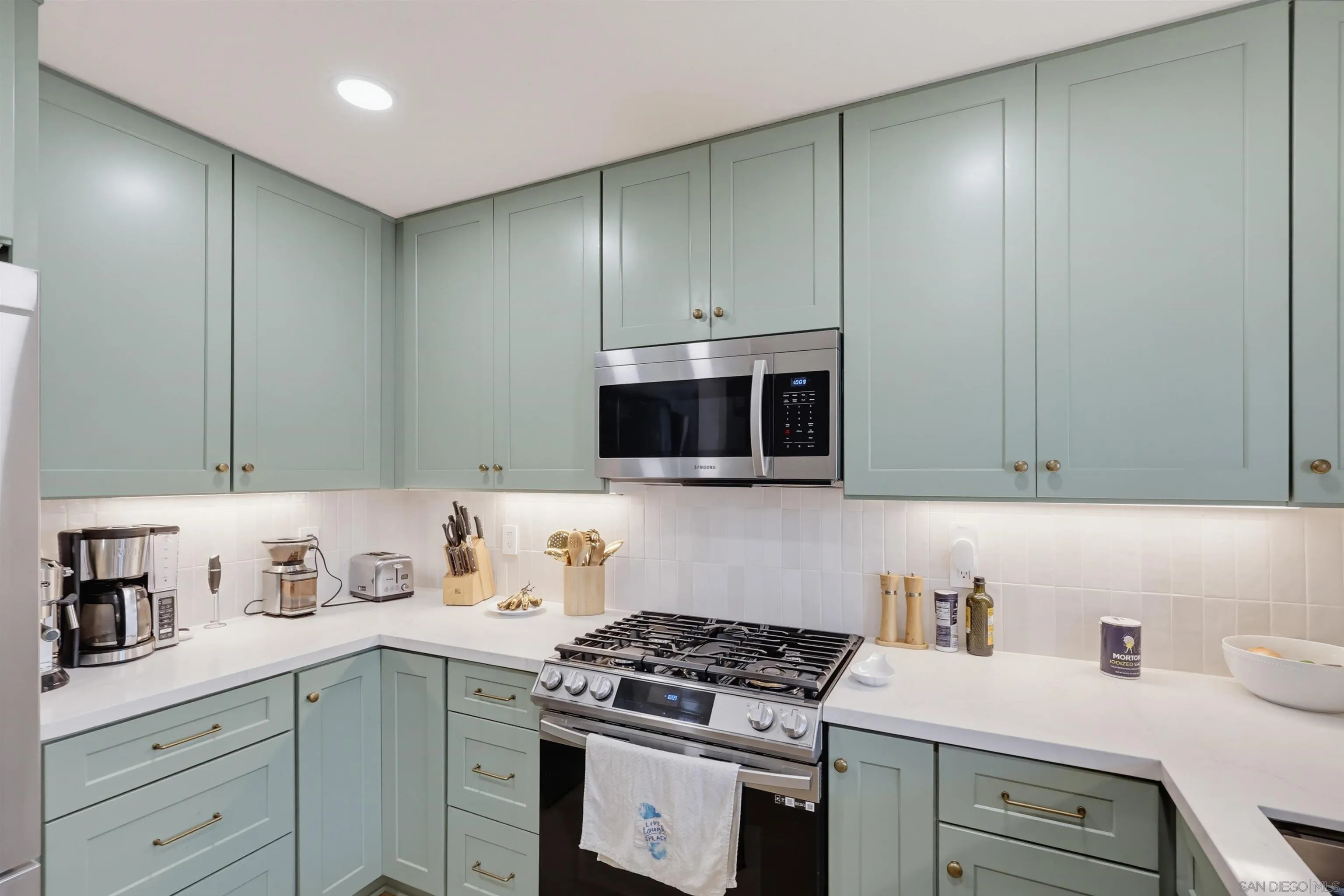 Photo #13: 260018553 Listing: Photo #13