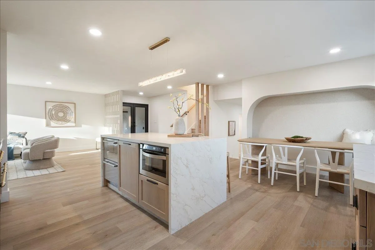 https://cdn.realtyfeed.com/cdn/127/260018555/7ebf07b2f8a8587bb488738f865e4a79.webp