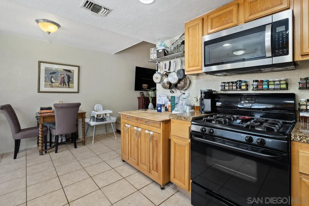 Photo #9: 260018557 Listing: Photo #9