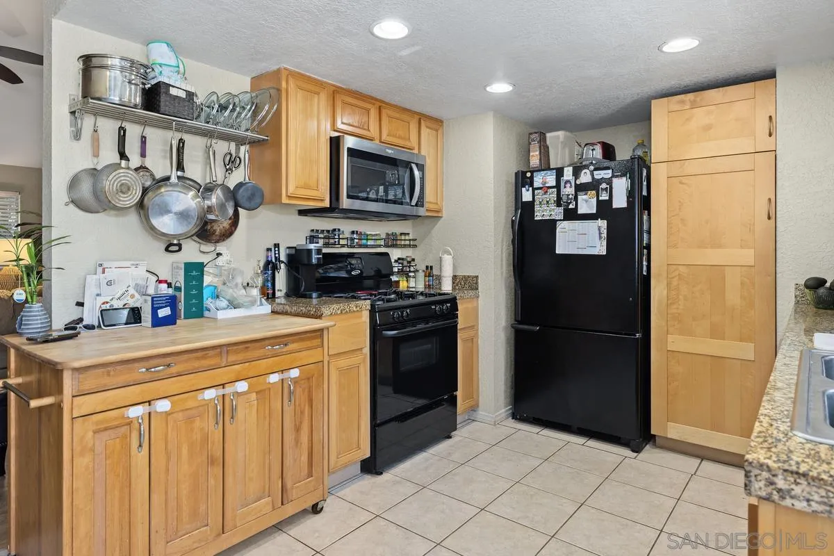Photo #8: 260018557 Listing: Photo #8