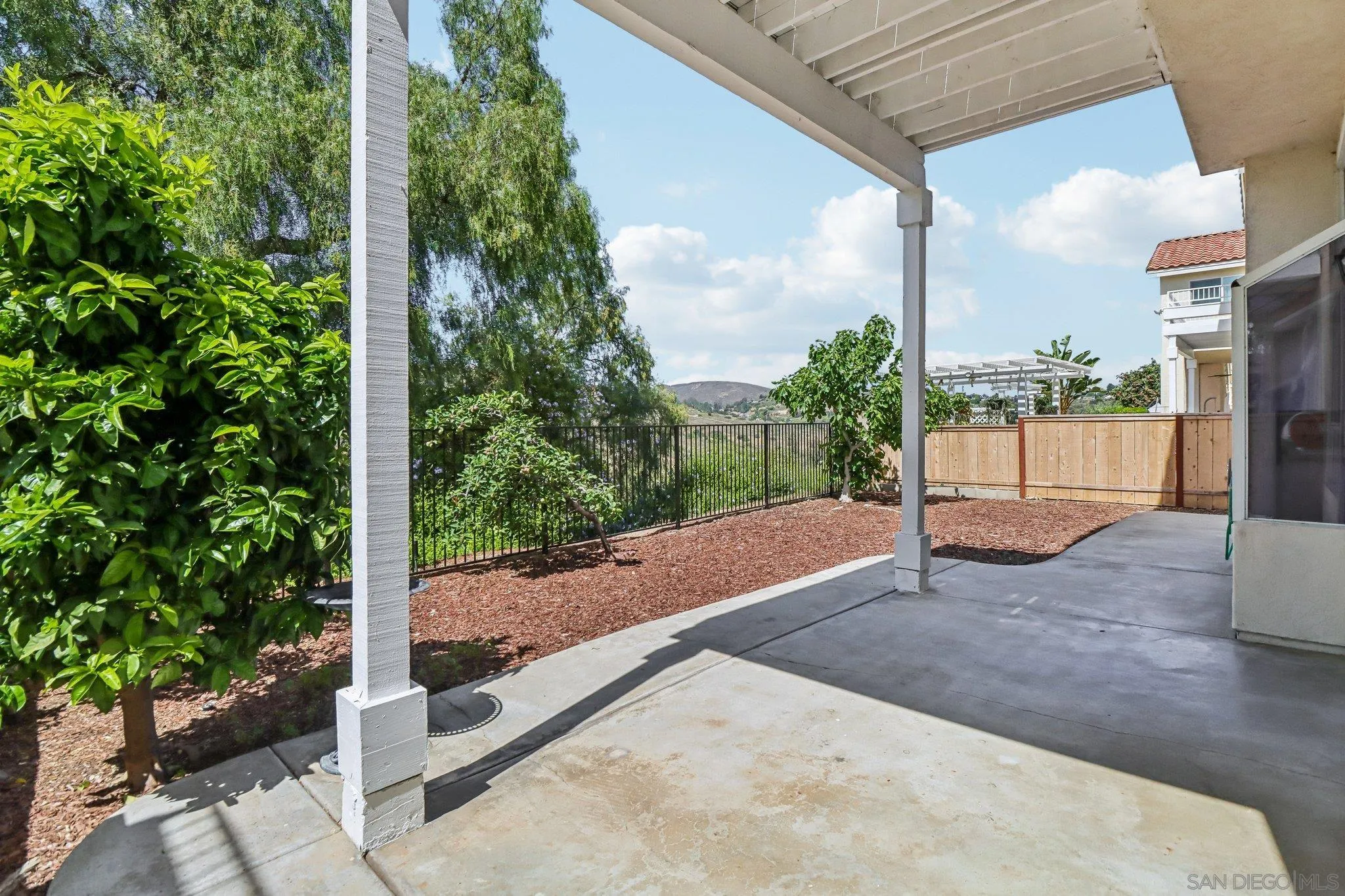 https://cdn.realtyfeed.com/cdn/127/260018562/1dead6943183bbf3ddb9d83a51e55c6a.webp
