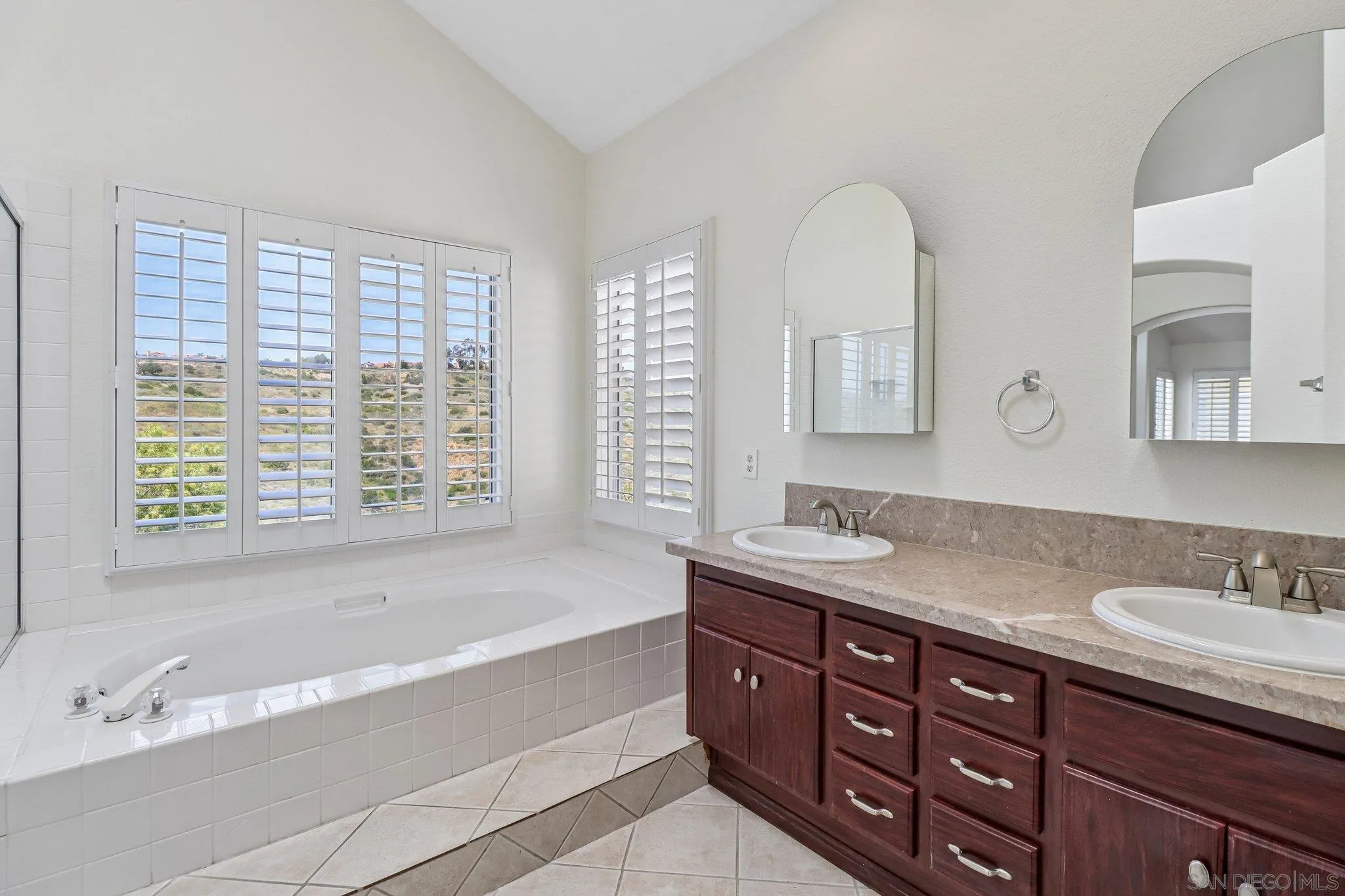 https://cdn.realtyfeed.com/cdn/127/260018562/47d7ee2a7eaf6ef7e76ffc61c7af23a9.webp