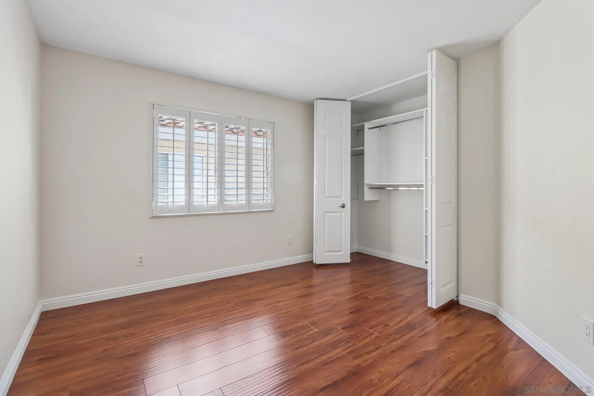 https://cdn.realtyfeed.com/cdn/127/260018562/586da6d40c3f49b3cac68fd03cfb8ffe.webp