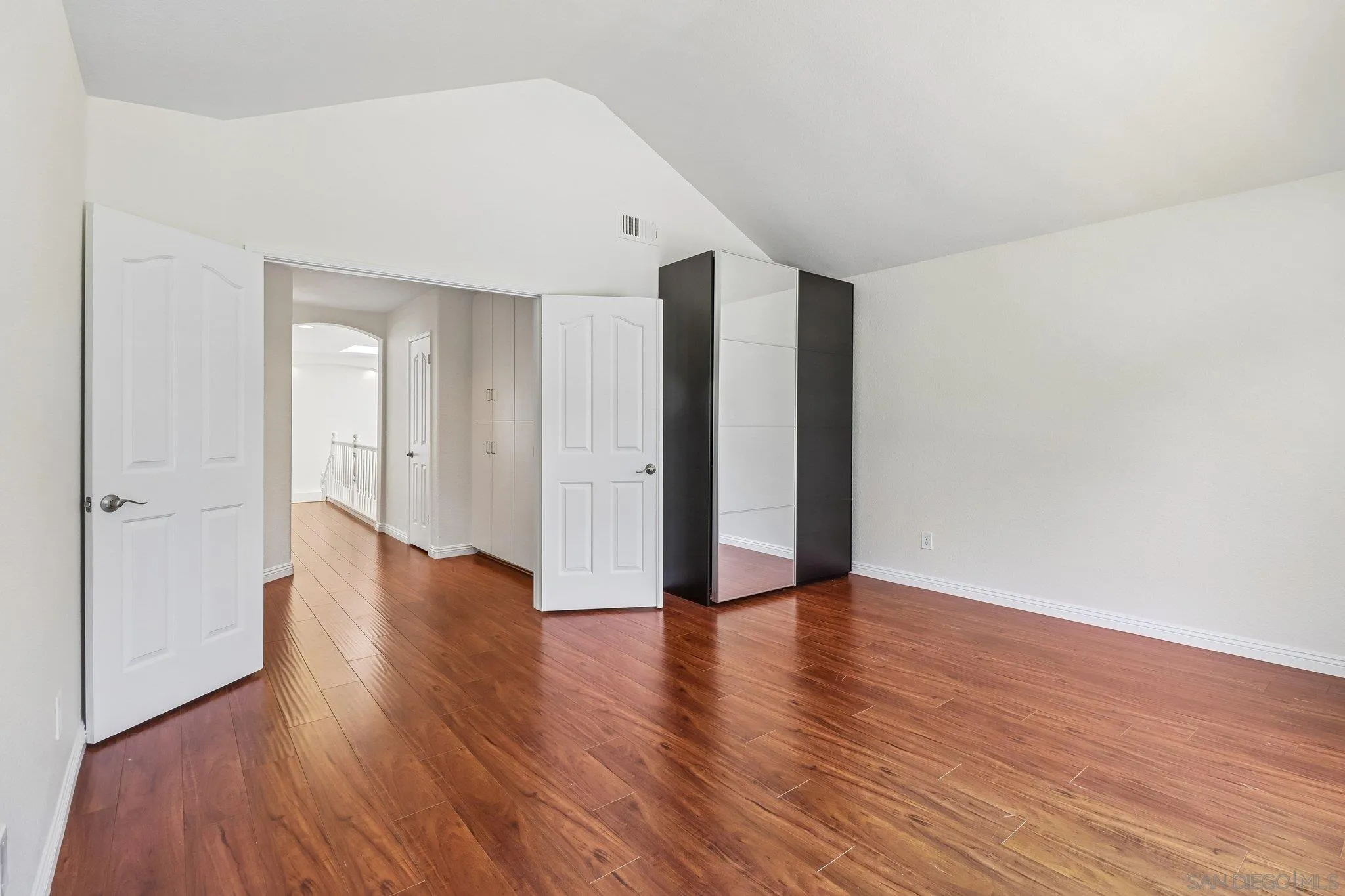 https://cdn.realtyfeed.com/cdn/127/260018562/65814206e358b82552524c386bf41ec3.webp