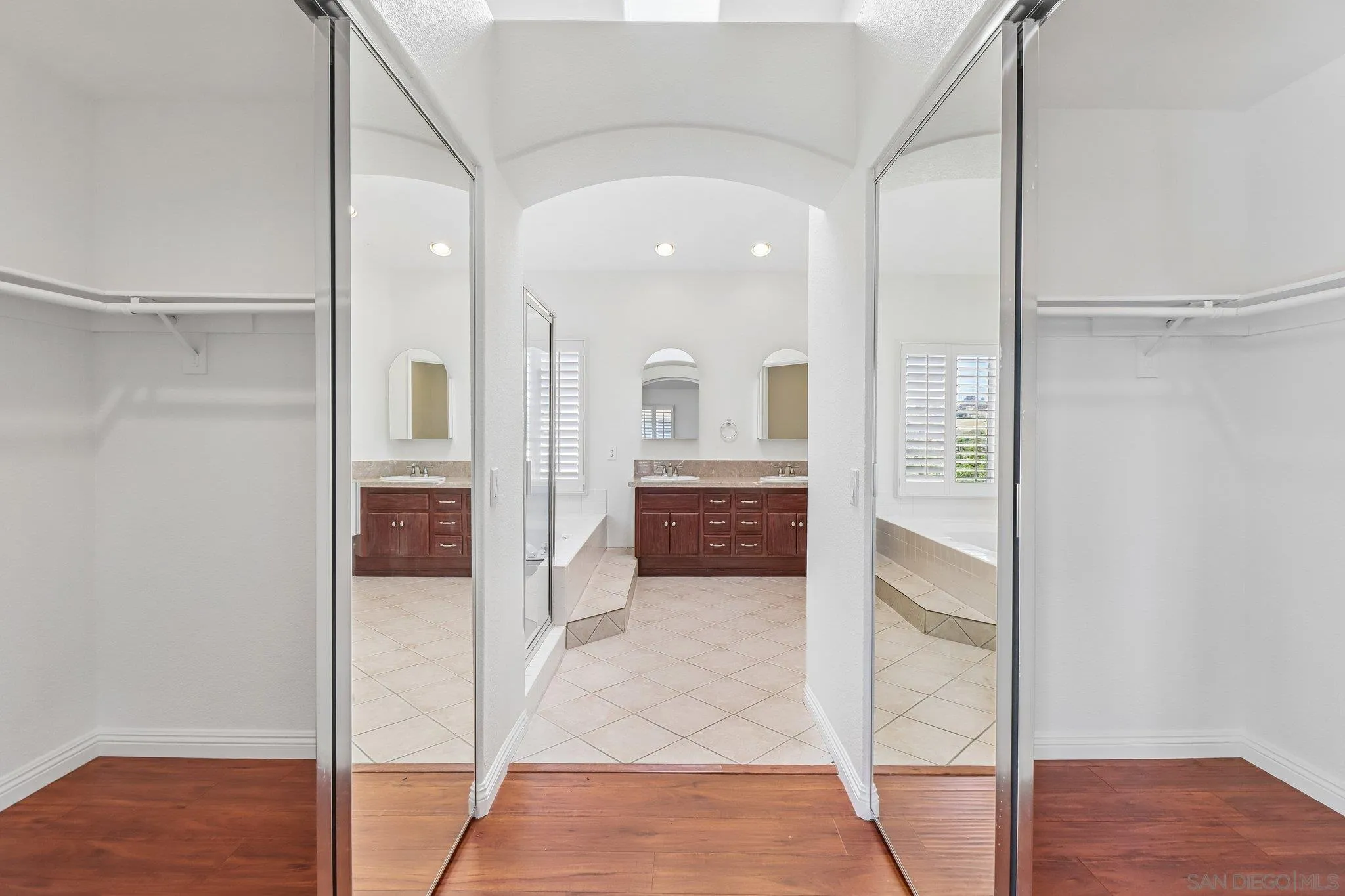 https://cdn.realtyfeed.com/cdn/127/260018562/7013e7100b5eff4a81c97ef5b836a096.webp