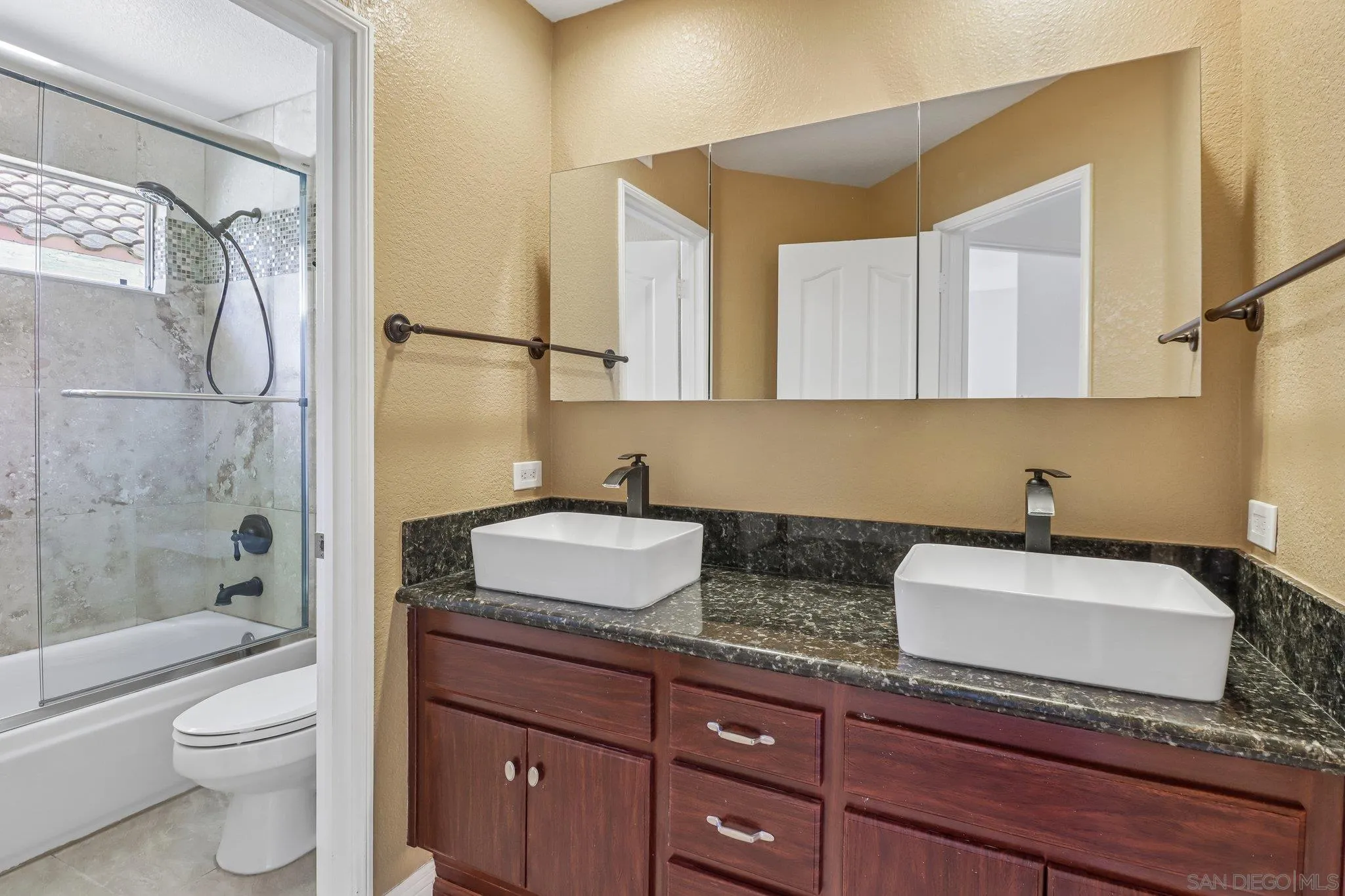 https://cdn.realtyfeed.com/cdn/127/260018562/7d6f0ebc488e76700829ac04a77fc956.webp