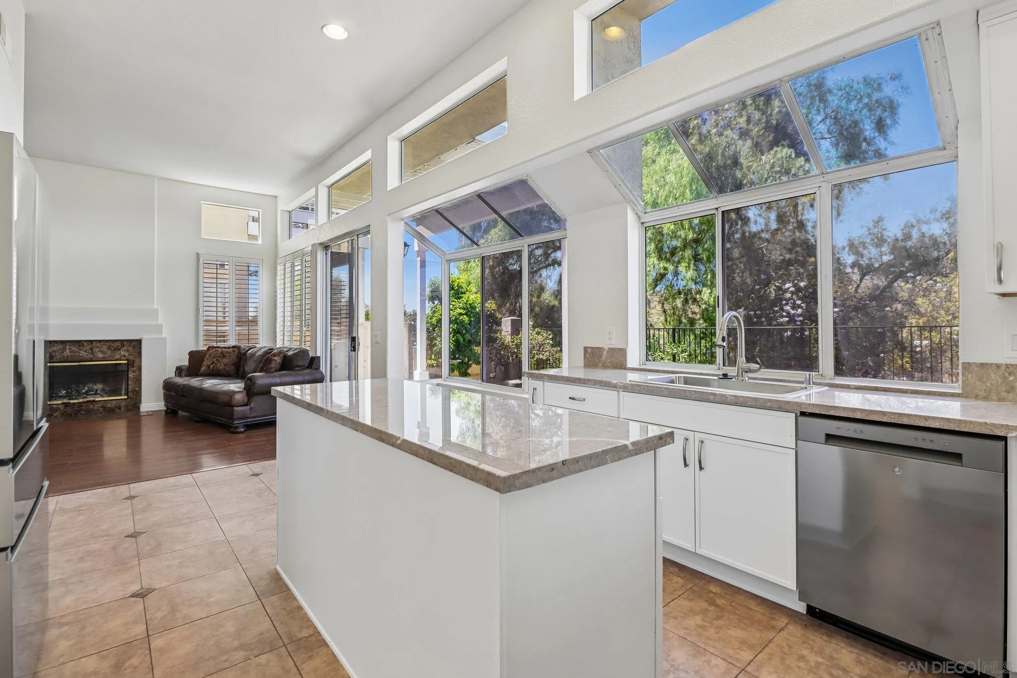 https://cdn.realtyfeed.com/cdn/127/260018562/7f5aa7e9705ad8f081d87ef0b228ea11.webp
