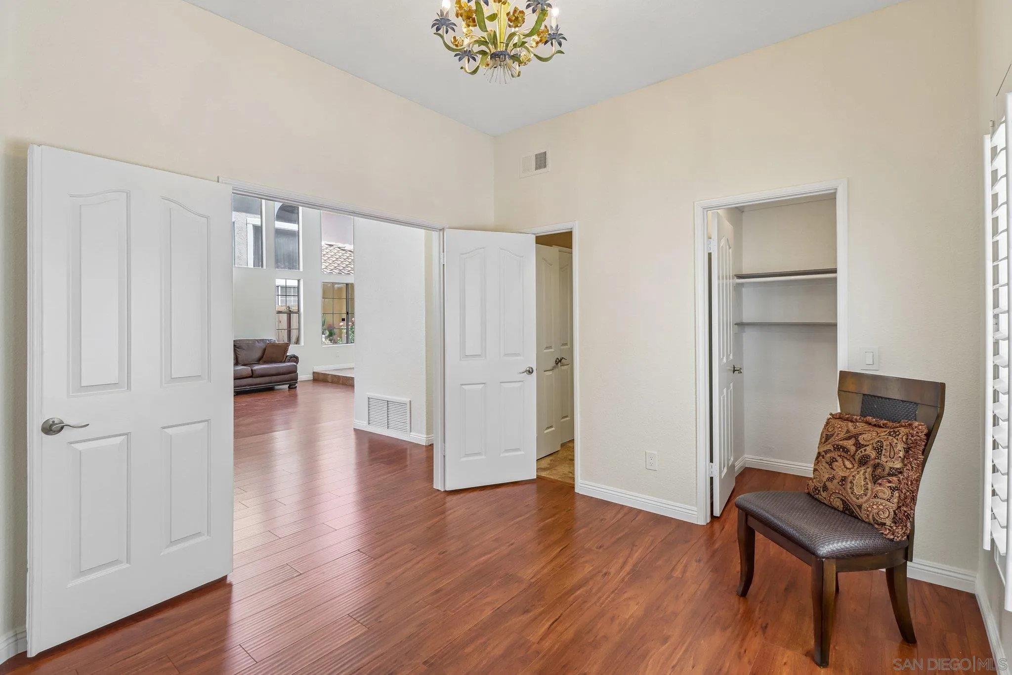 https://cdn.realtyfeed.com/cdn/127/260018562/8c283a56b3a008ba035f6620cd8079b3.webp