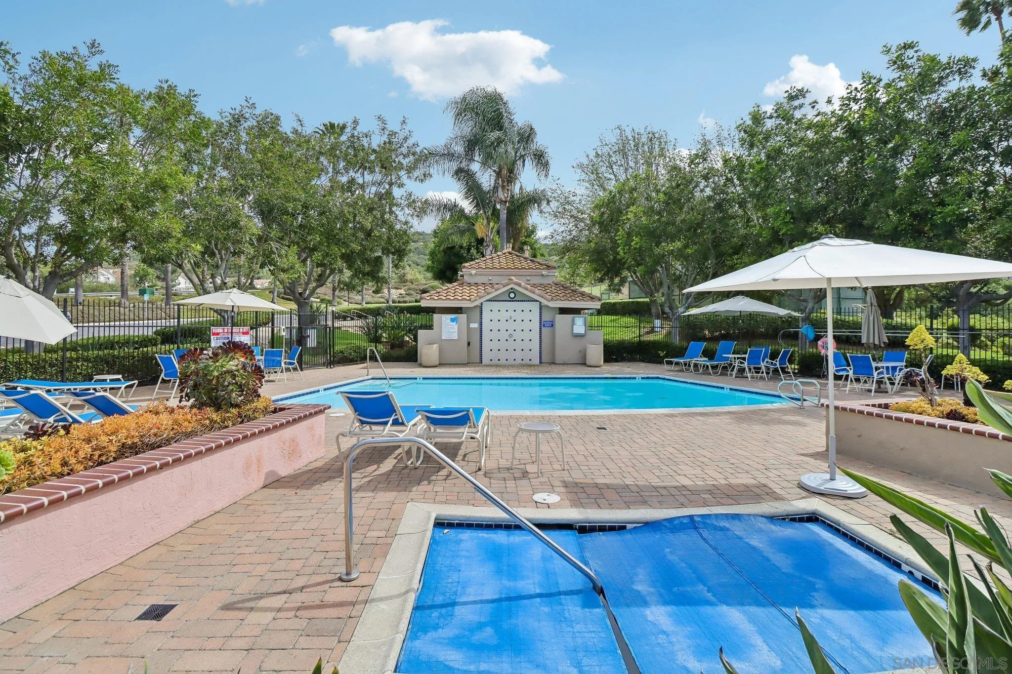 https://cdn.realtyfeed.com/cdn/127/260018562/d00a172c8176b64edaddc5076f6a8f74.webp