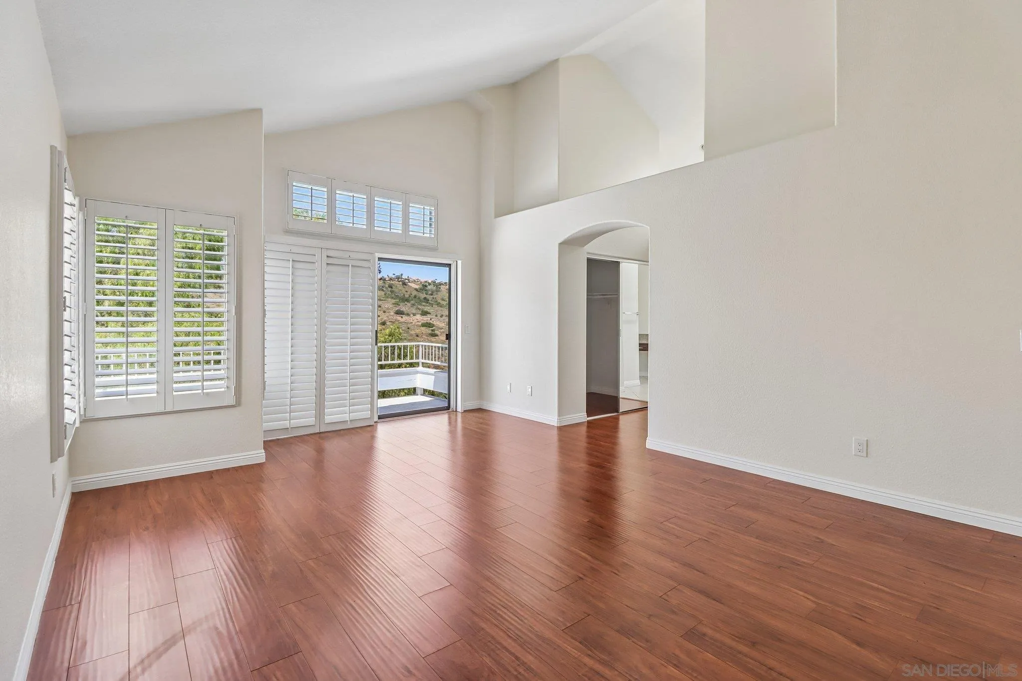 https://cdn.realtyfeed.com/cdn/127/260018562/d47f05f20a1191bc4492242fbee8a55c.webp