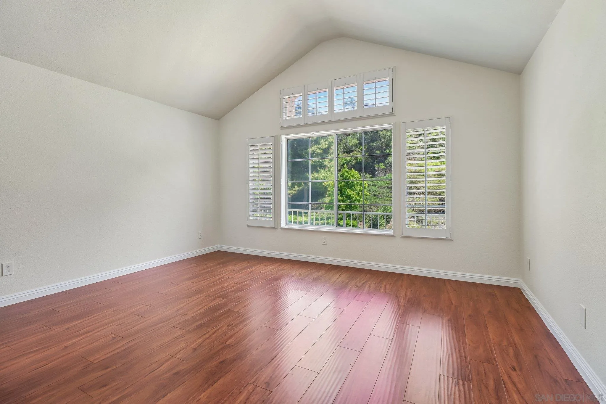 https://cdn.realtyfeed.com/cdn/127/260018562/d7a5e6ec424846c088933334d28c08c1.webp