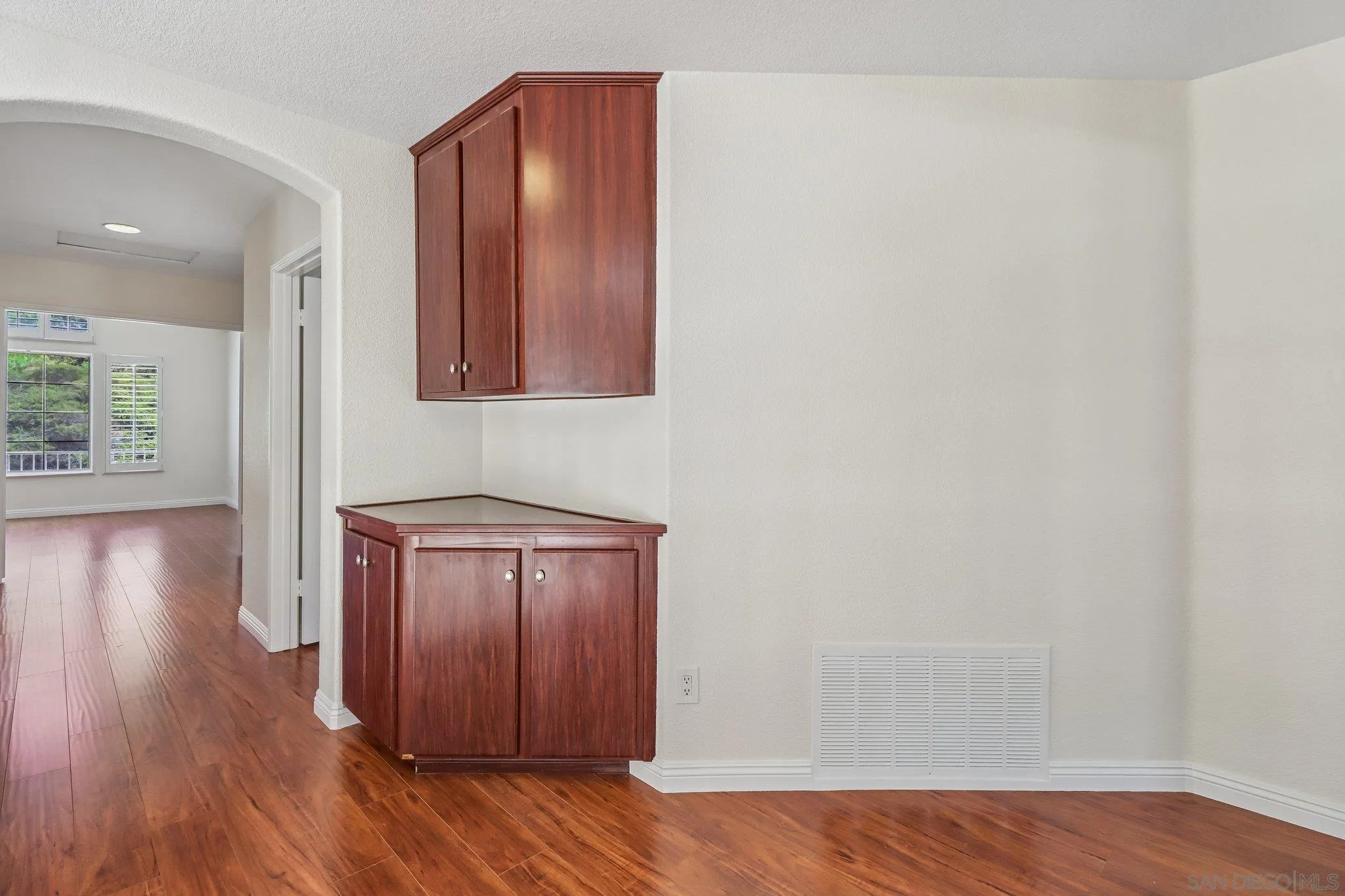 https://cdn.realtyfeed.com/cdn/127/260018562/e0e4d58b3c5e0c092951abb034a8fbcd.webp