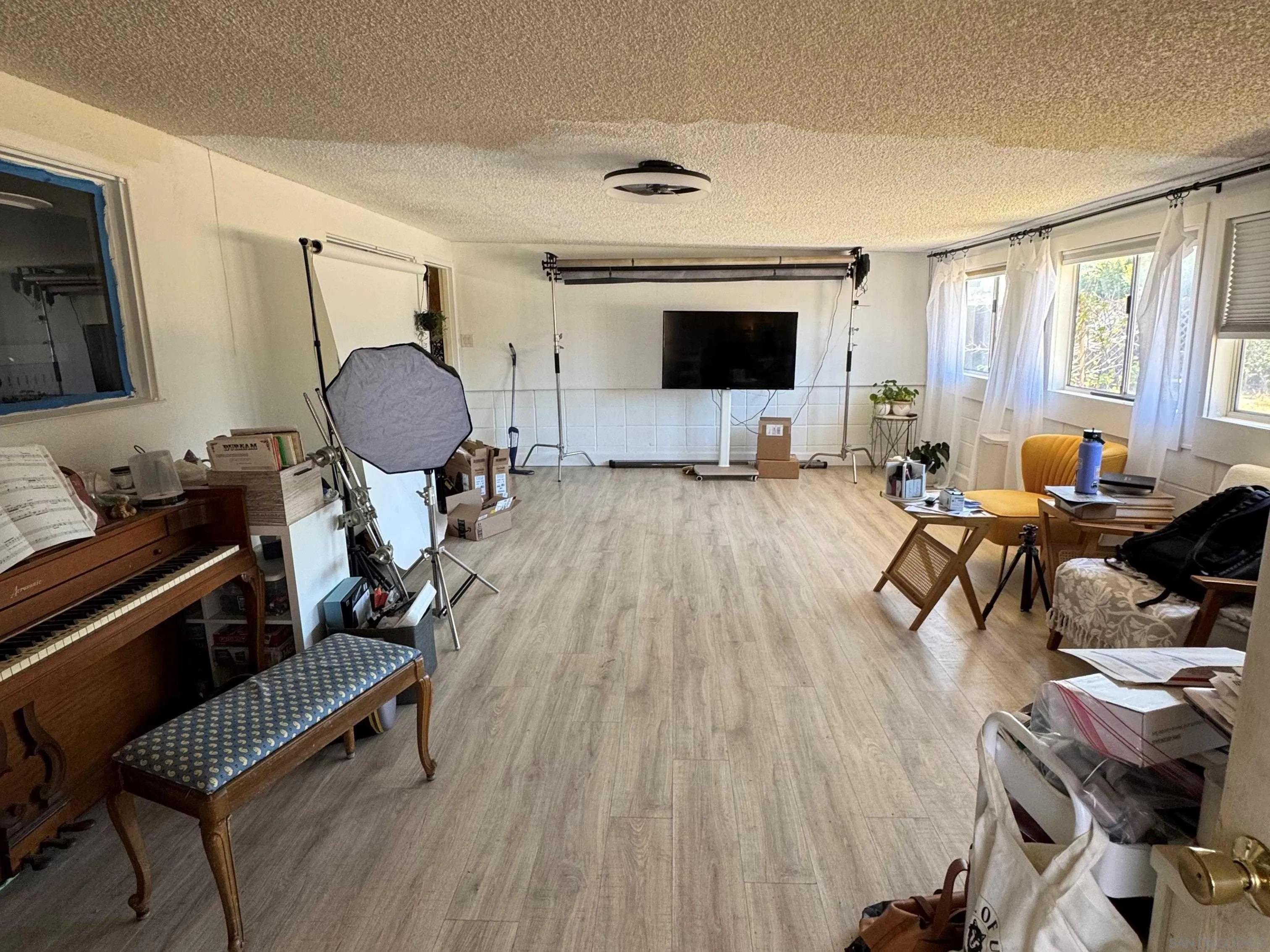 https://cdn.realtyfeed.com/cdn/127/260018563/444bf453c83b1c430e21e0ab440339fc.webp