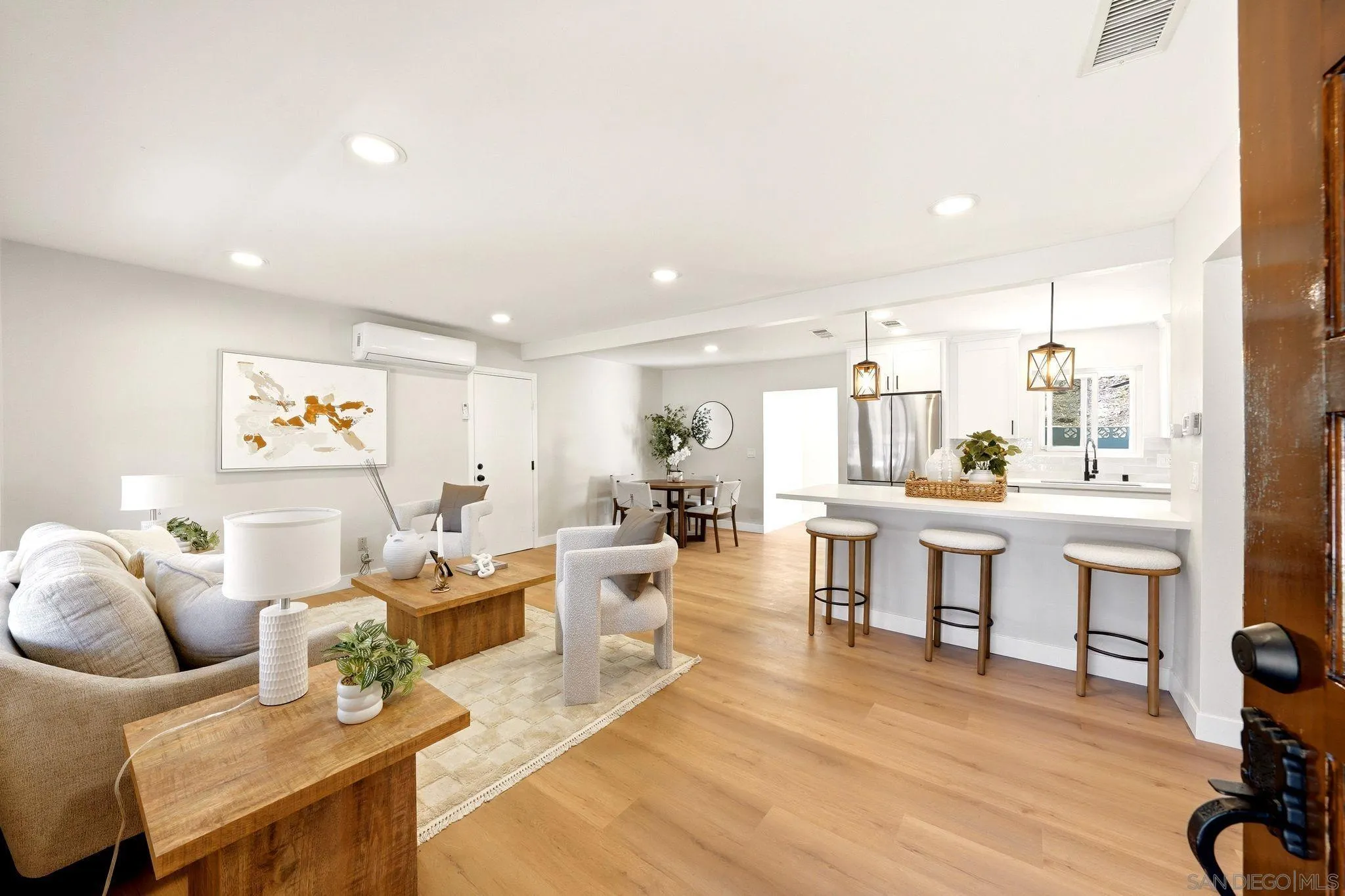 https://cdn.realtyfeed.com/cdn/127/260018564/11aaac2ea1ecfb78d59b35751e0bad90.webp
