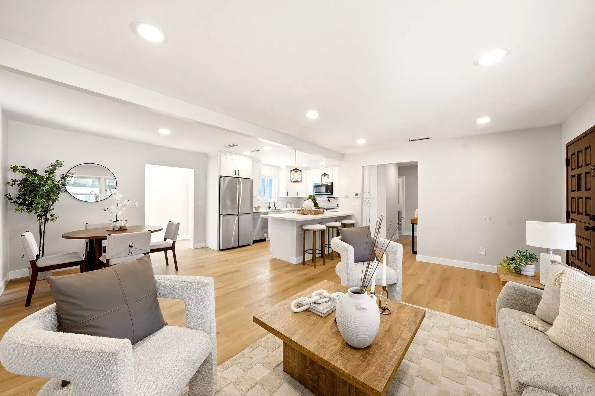 https://cdn.realtyfeed.com/cdn/127/260018564/43b85627d94f592c2f1096a460ddd622.webp