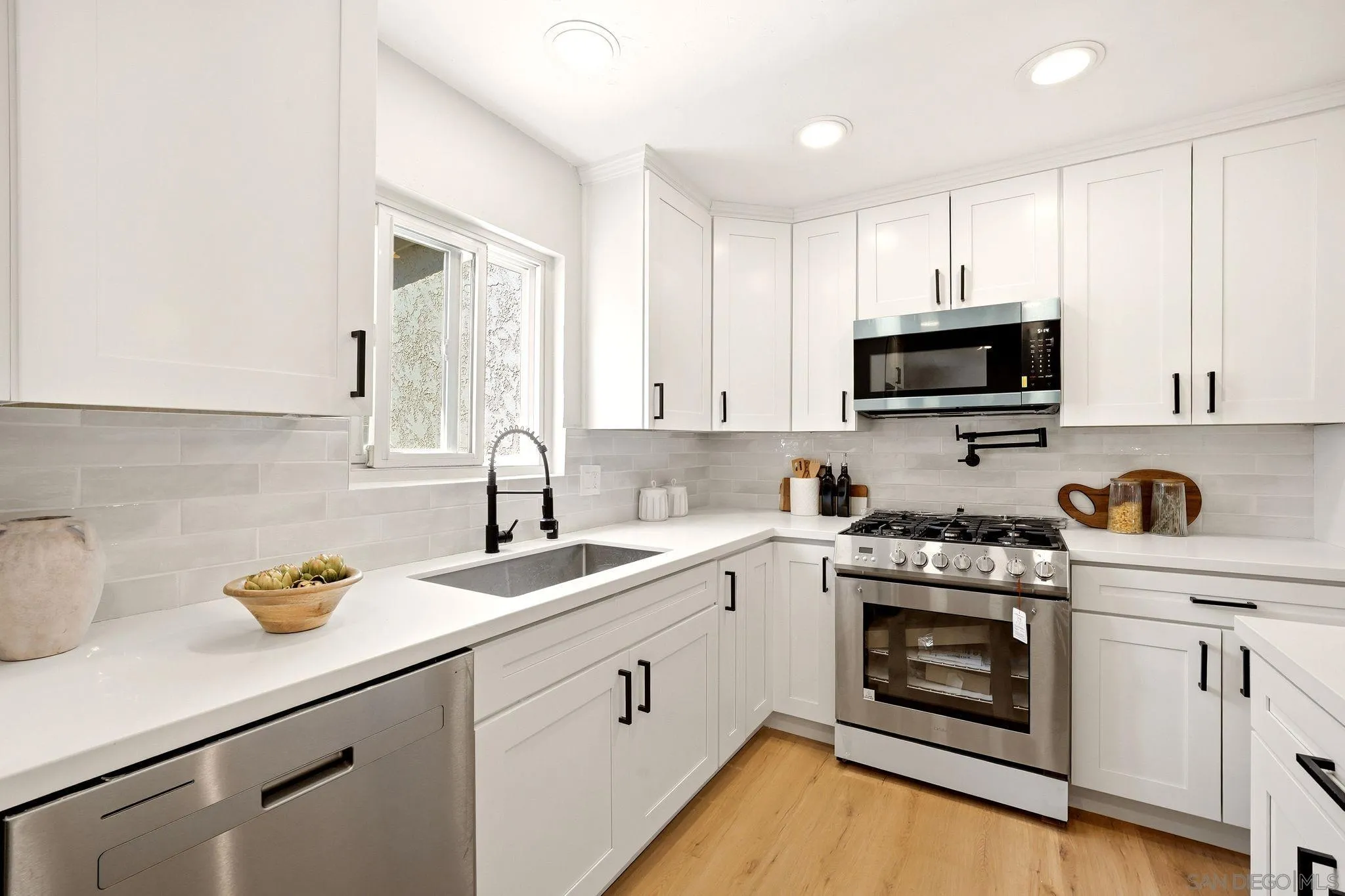 https://cdn.realtyfeed.com/cdn/127/260018564/6b880554a5108ecbcaf193ef4c9a2966.webp