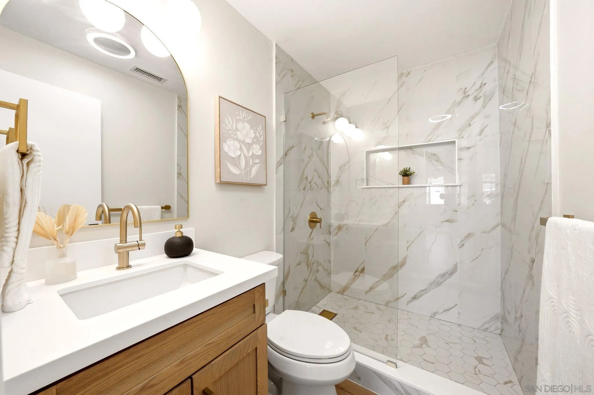 https://cdn.realtyfeed.com/cdn/127/260018564/805d08a77ba382927fb8af89e4682e21.webp