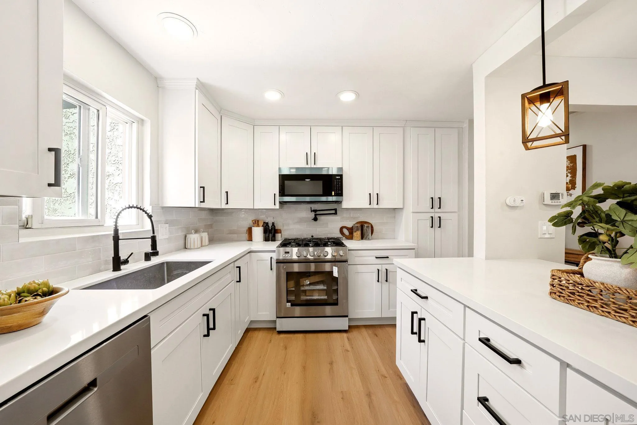 https://cdn.realtyfeed.com/cdn/127/260018564/9f23e5e5a6c531d68a69399372c04ae1.webp