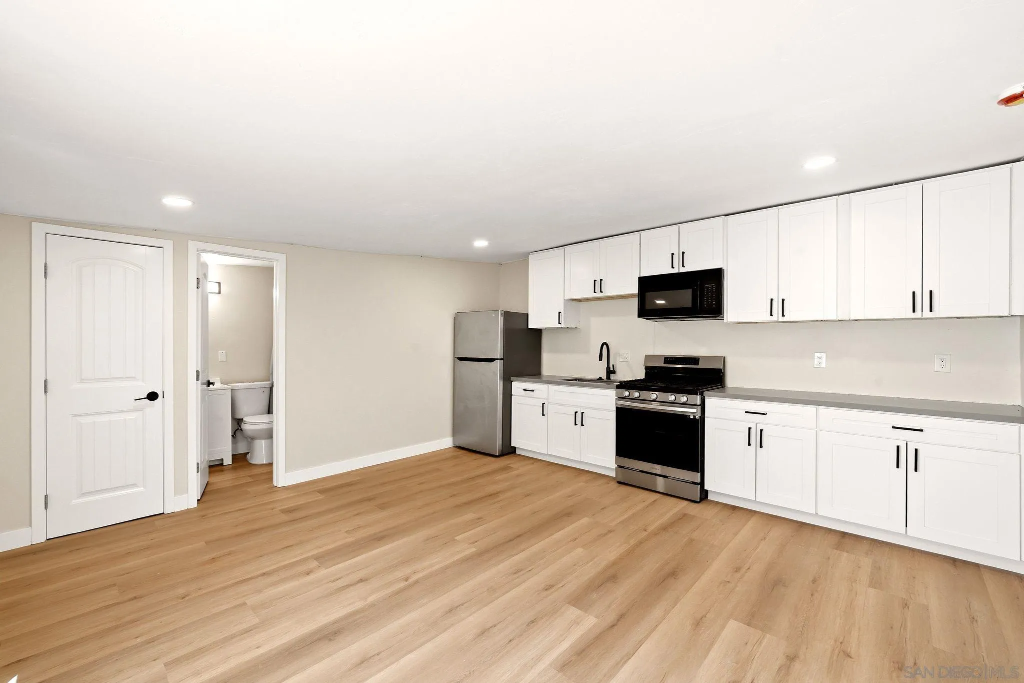 https://cdn.realtyfeed.com/cdn/127/260018564/ad3b906c43b8951d1552f4e8975699bf.webp