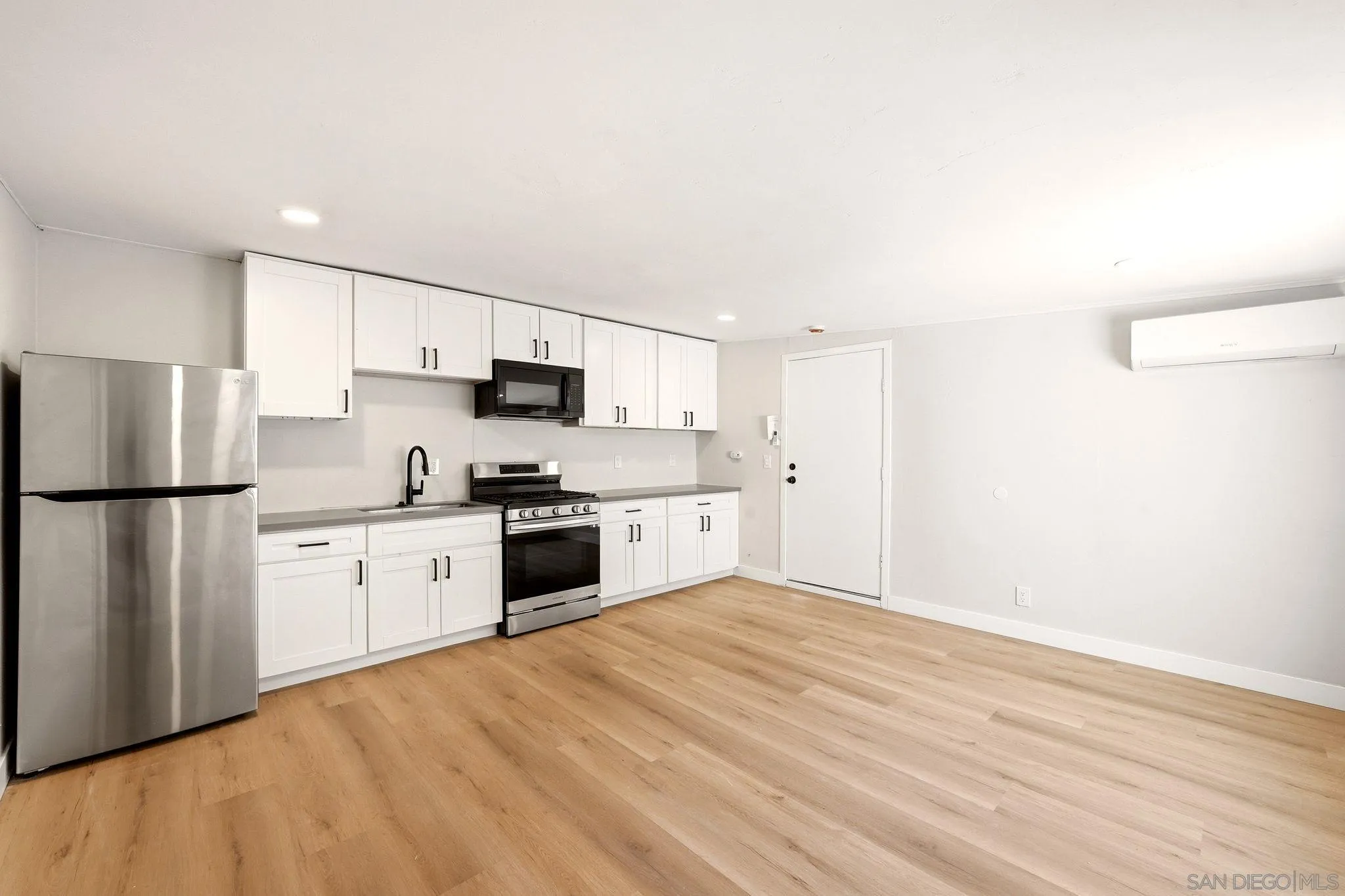 https://cdn.realtyfeed.com/cdn/127/260018564/b536a76a37e9f0d2cdfd0926cab6e9cb.webp
