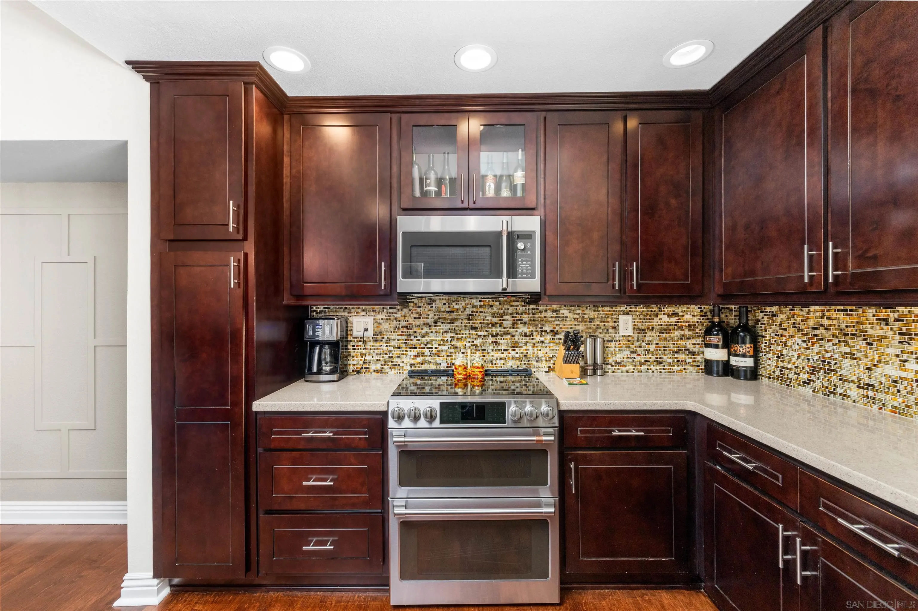 Photo #8: 260018566 Listing: Photo #8