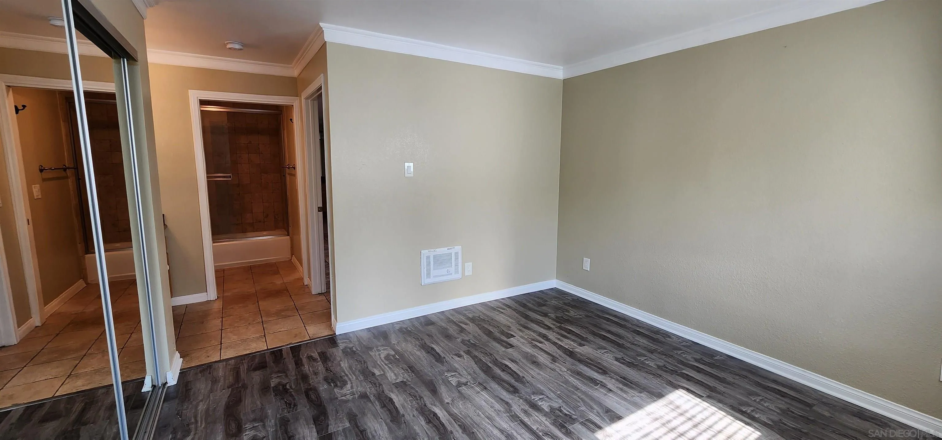 https://cdn.realtyfeed.com/cdn/127/260018568/e1f5c3d9b77938548a4982a249227d37.webp