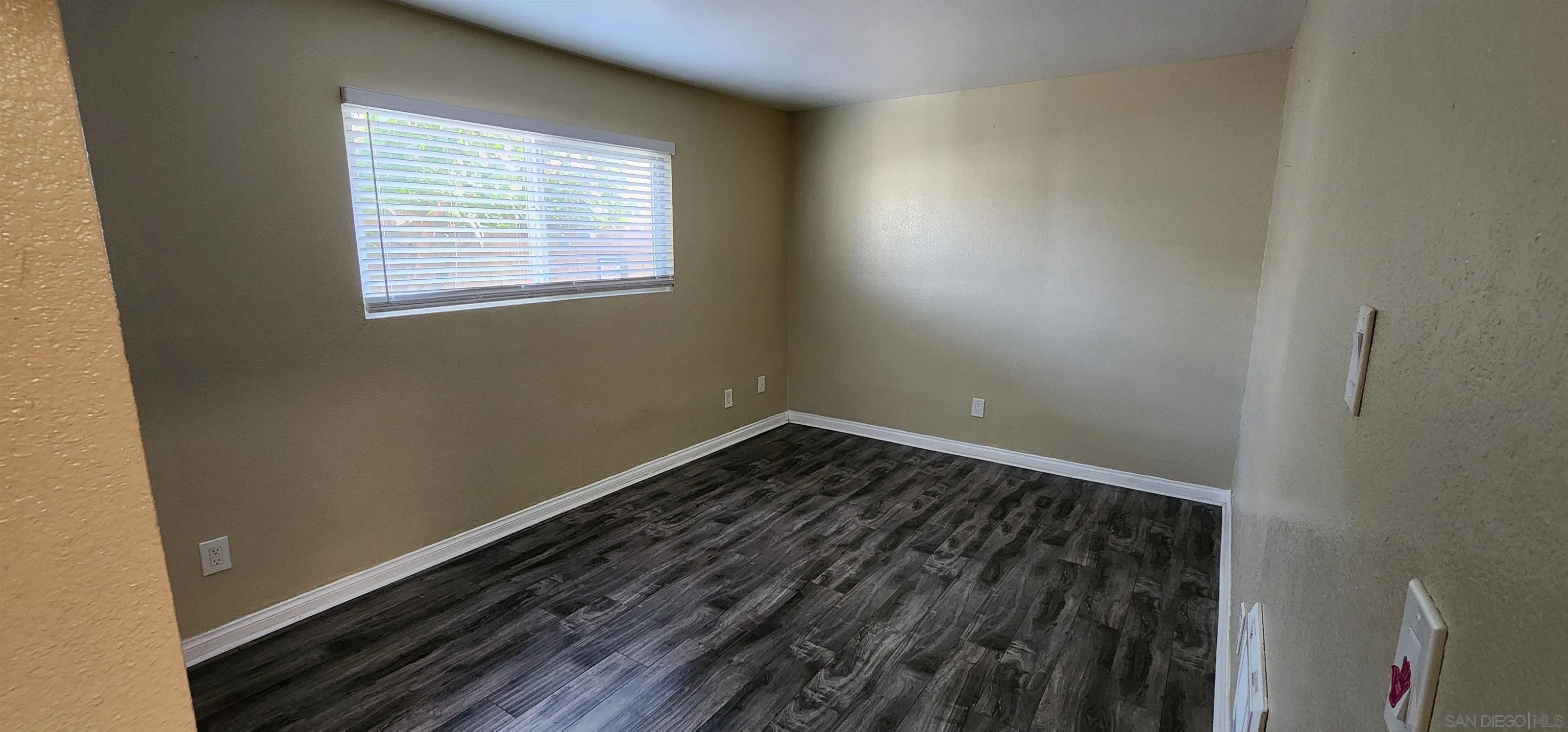 https://cdn.realtyfeed.com/cdn/127/260018568/ff942058f449cbc411968641cac55088.webp