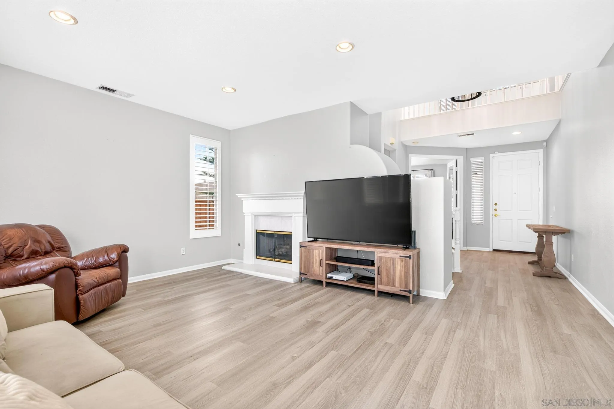 https://cdn.realtyfeed.com/cdn/127/260018572/3846137bed1db893d1544a110c3ff783.webp